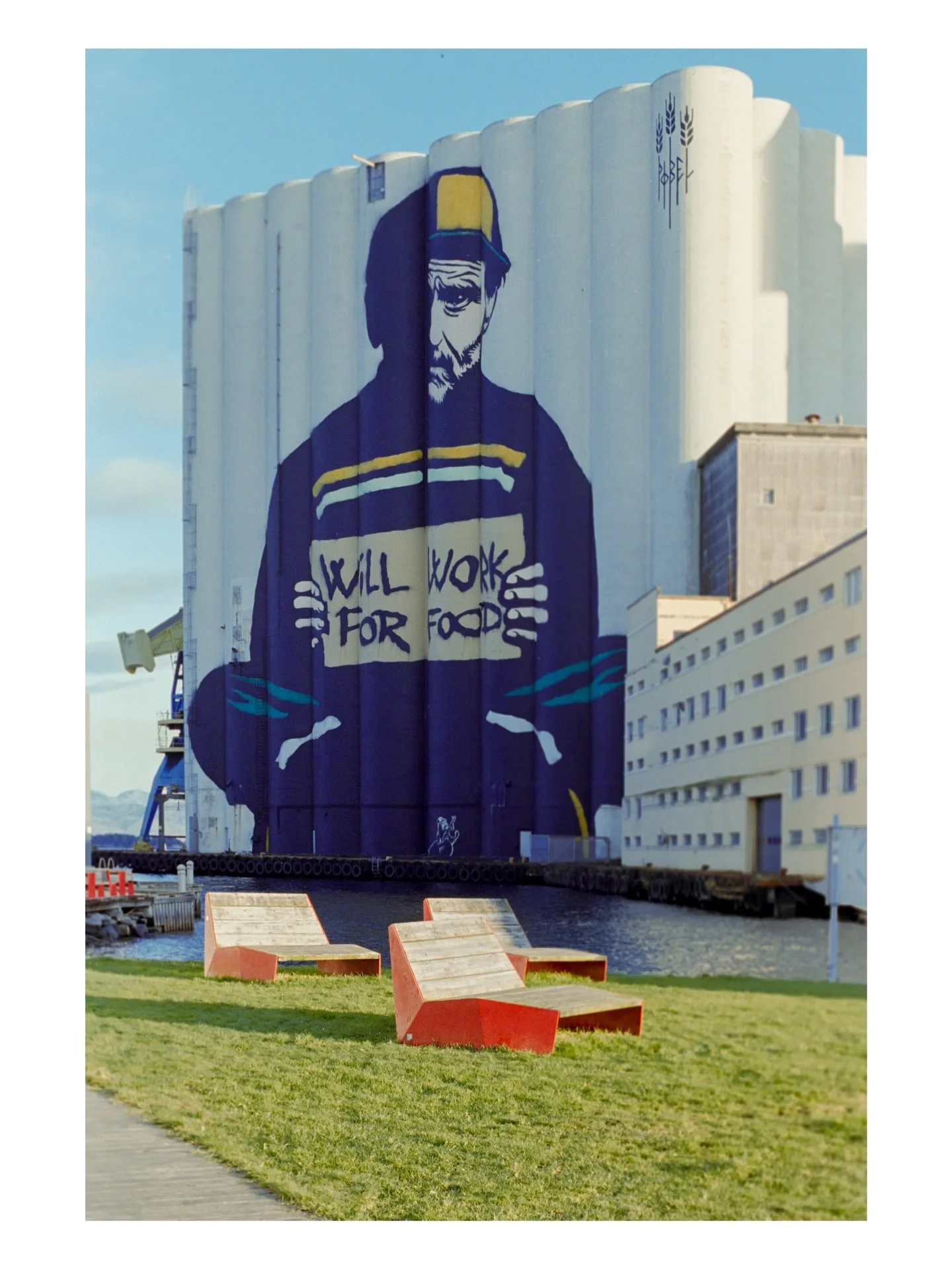 Will work for food.2025
&bull;Nikon F3
&bull;Portra 400
&bull;
&bull;
&bull;
&bull;#analogue #analogphotography #film #35mmfilm #streetphotography #cityphoto #stavanger #norway #nikon #nikonf3 #kodak #portra400 #norgefoto #stavangerfoto #graffiti #st