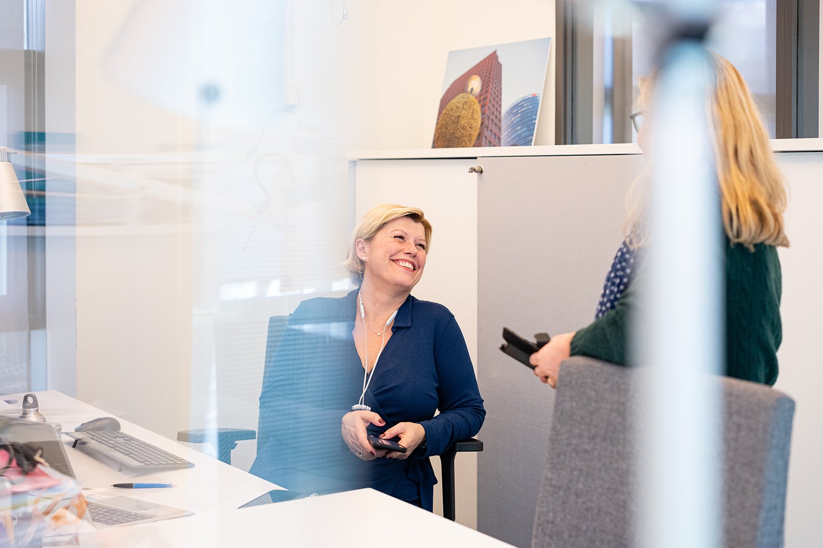 Image bank photographer in Stockholm captured two female leaders in converstion