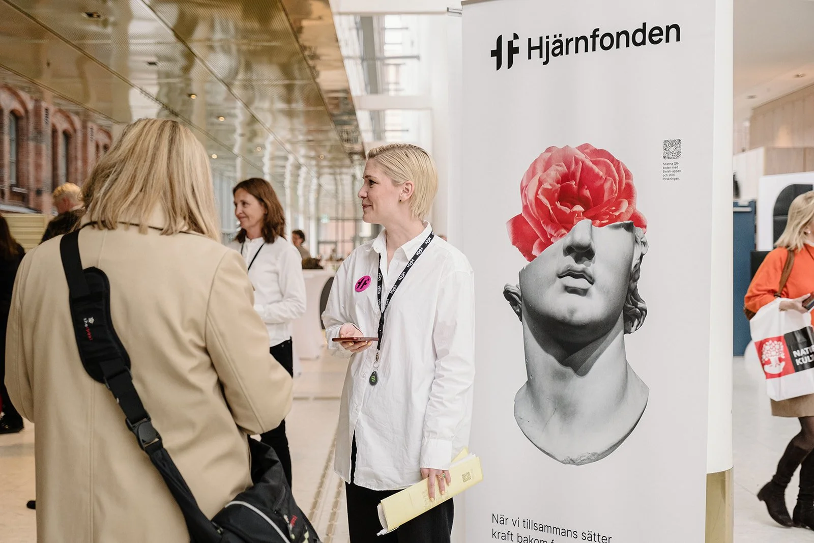 Guest arriving to event venue 