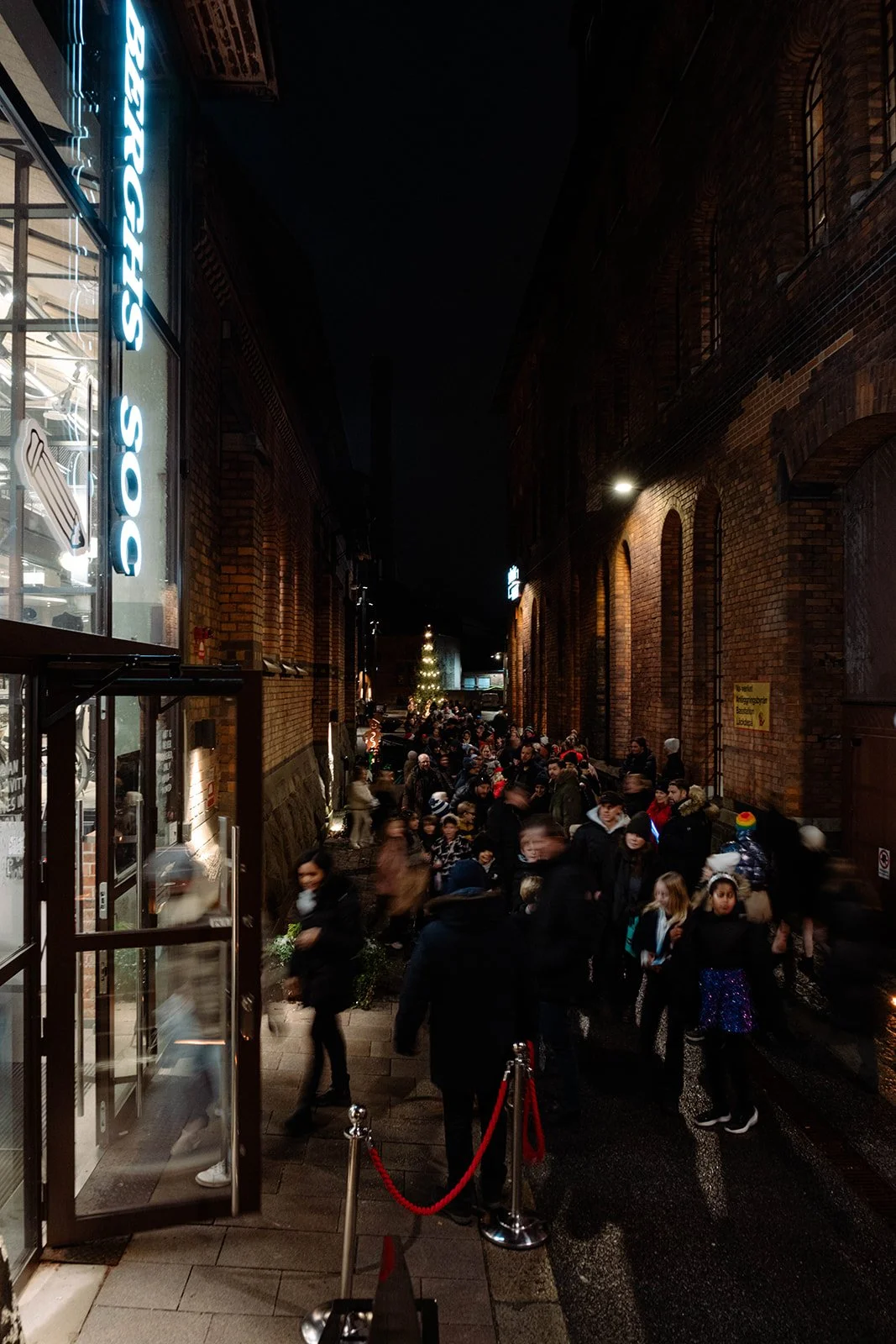 attendees waiting to get into a venue 