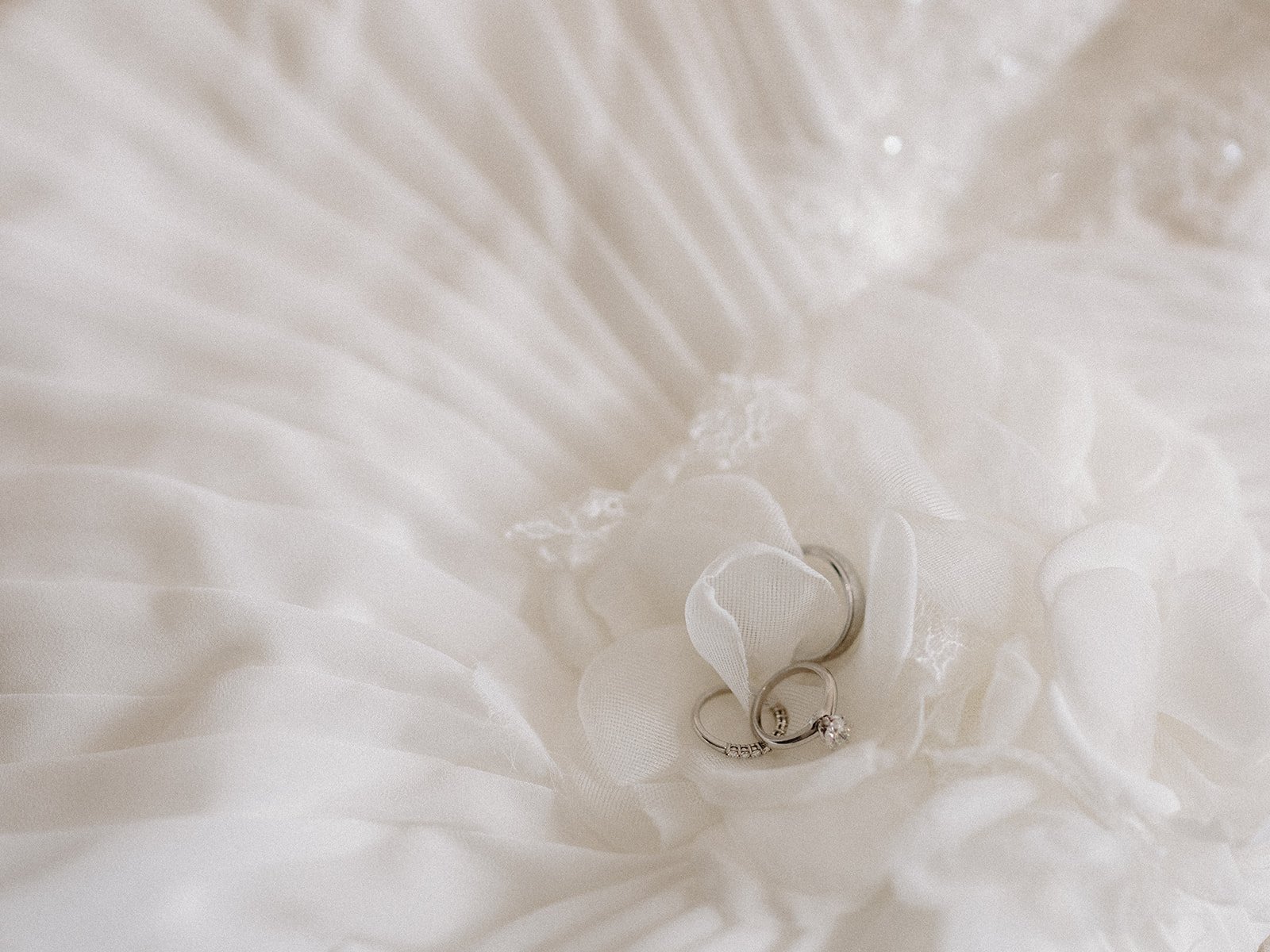 stockholm-wedding-rings-detail.jpg