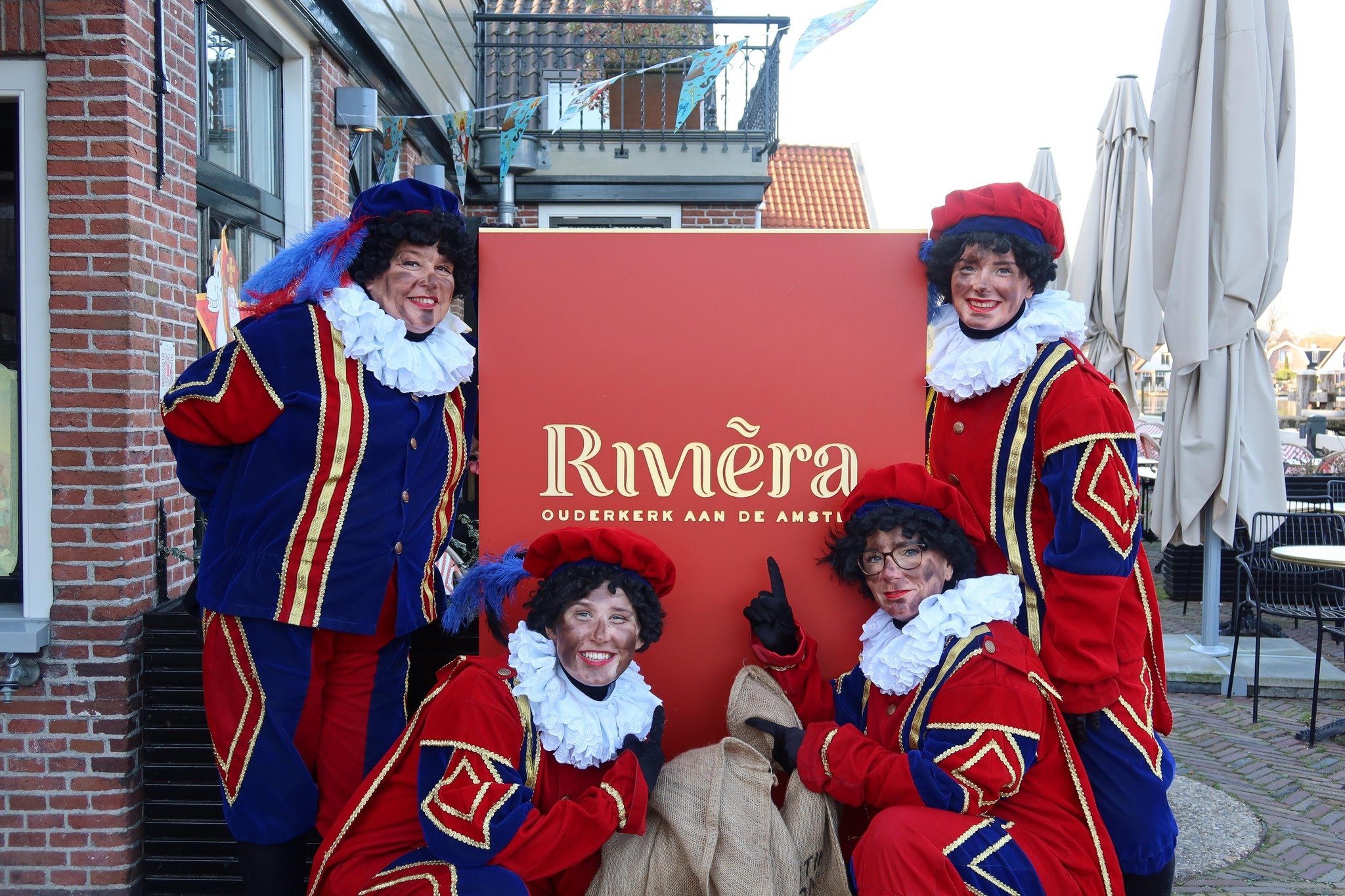 De Sint komt naar Rivi&egrave;ra! Zondag 30 november vanaf 12.00 uur begint de gezelligheid. Rond 12.45 uur komt Sinterklaas langs. Neem de kids mee en en geniet samen van het feest🎁✨

#riviera #restaurant #ouderkerkaandeamstel