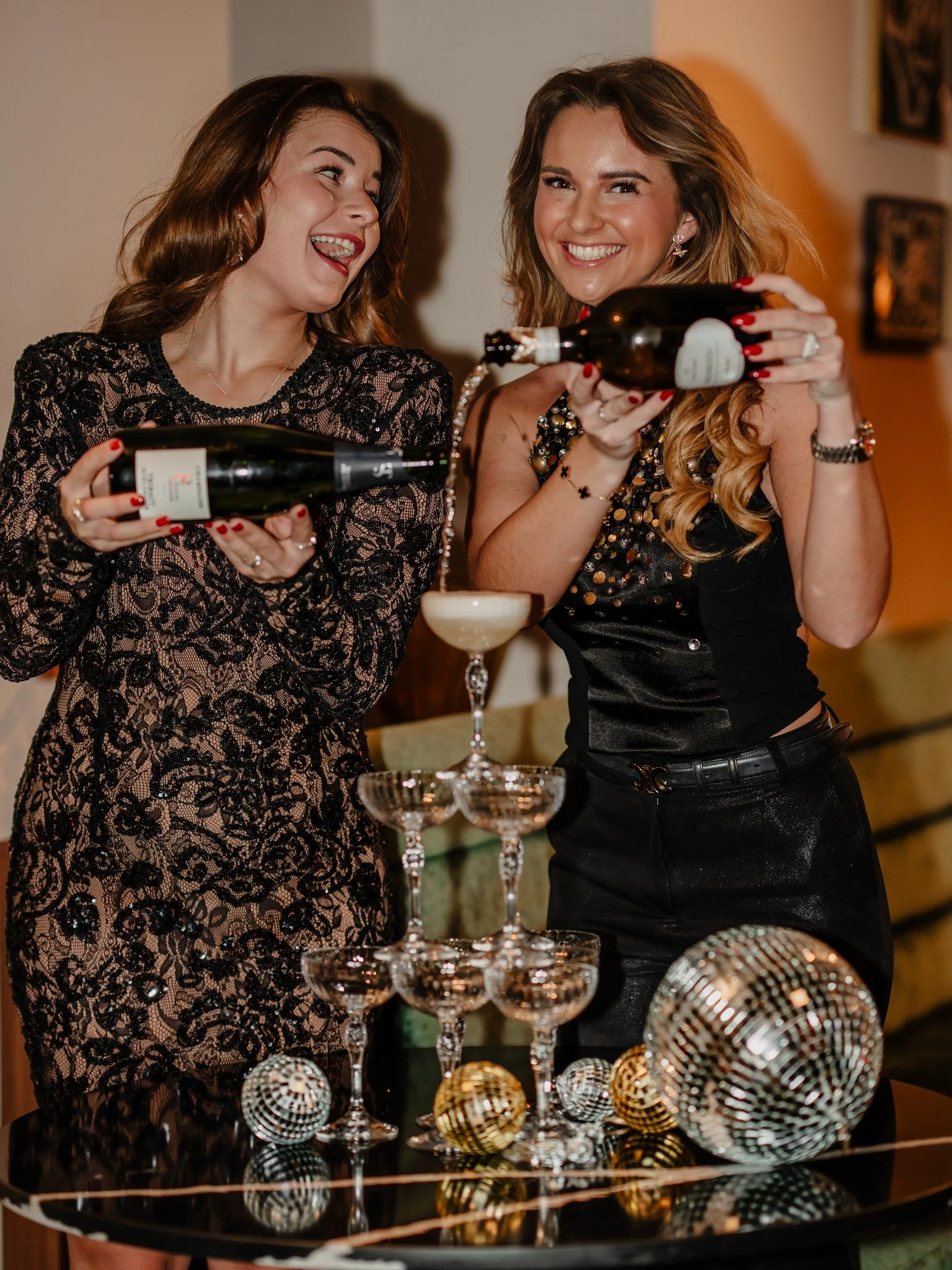 Vier kerst met ons✨ Een 4- of 5-gangen keuze-kerstdiner zonder stress, vol smaak en met precies de juiste sfeer. Op kerstavond en tweede kerstdag is er nog plek, dus reserveer snel.