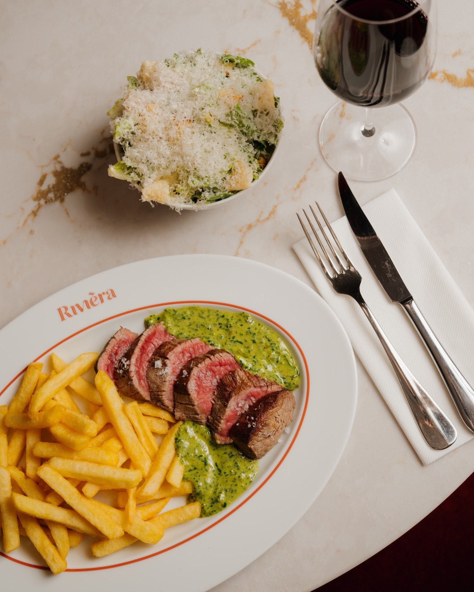 Steak frites....absoluut &eacute;&eacute;n van onze favorieten. En dat vinden onze gasten ook😋

#riviera #restaurant #ouderkerkaandeamstel