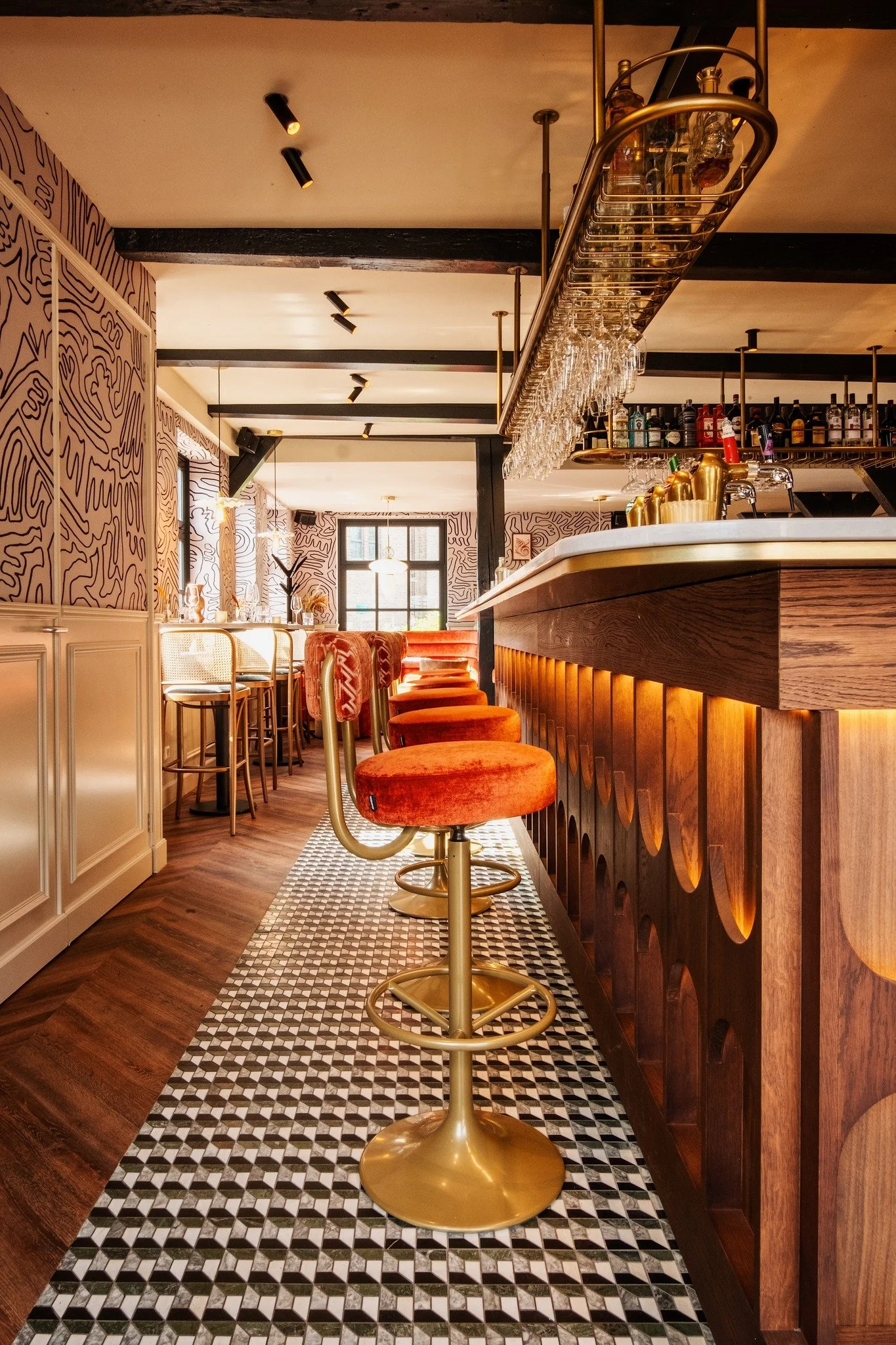 Voor &eacute;&eacute;n drankje of een avond vol gesprekken, de bar van Rivi&egrave;ra is altijd de juiste plek.

#riviera #restaurant #ouderkerkaandeamstel