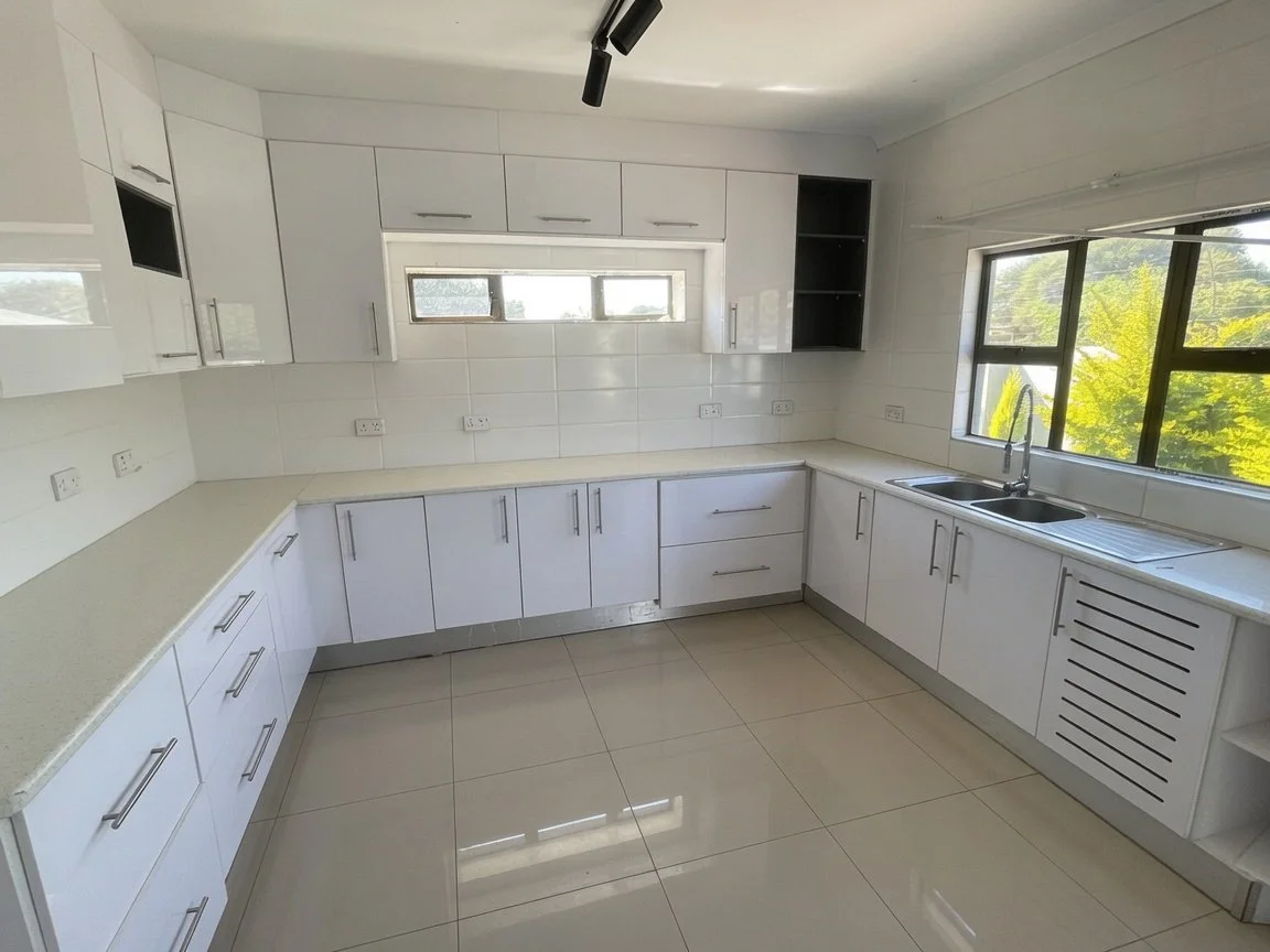 Modern fitted kitchen in this beautiful 3-bedroom home in Tlokweng.