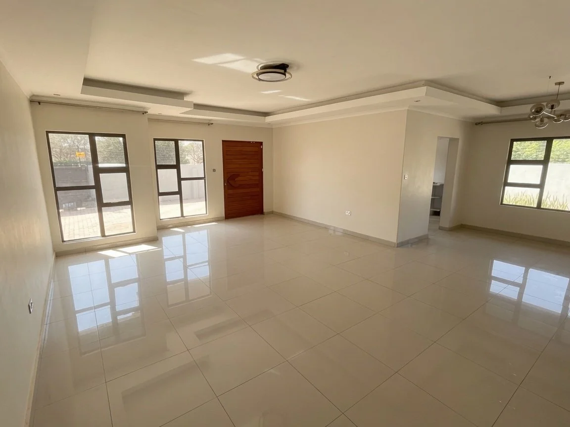 ☀️ Picture yourself relaxing beside your own pool and lounge after work.
This lovely Tlokweng home combines comfort, security, and value in one fantastic rental opportunity.