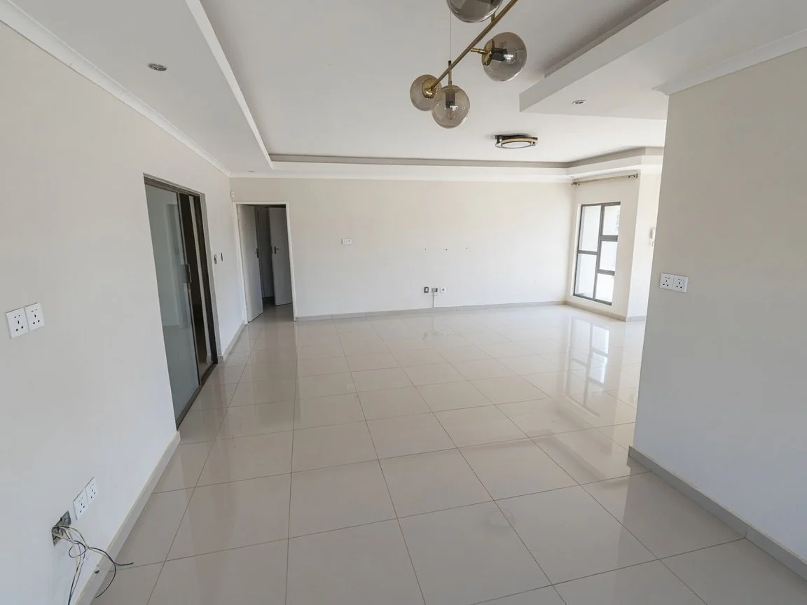 🏡 Affordable comfort meets outdoor living!
Enjoy this beautiful 3-bedroom home in Tlokweng with a swimming pool, open-plan living, and a private master suite opening onto the garden.