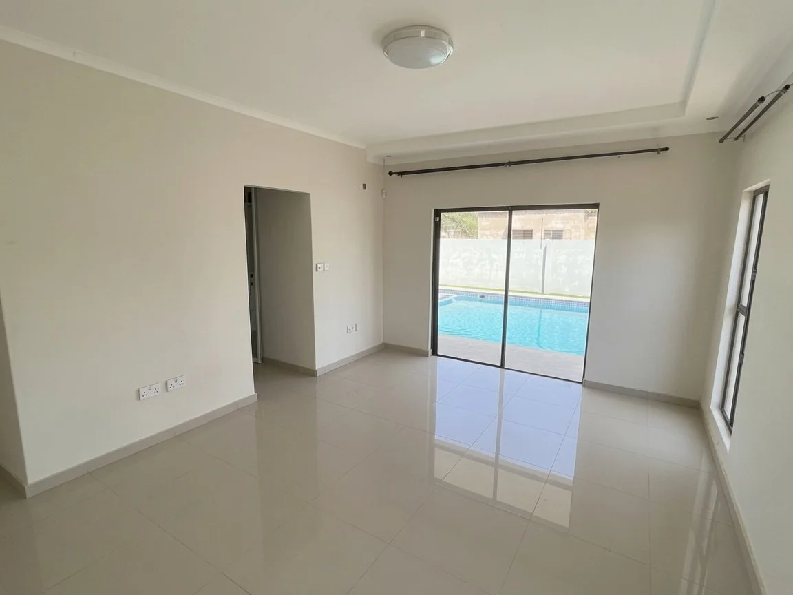 Would a swimming pool be on your wish list for your next rental?
This 3-bedroom home in Tlokweng offers exactly that—plus open-plan living and excellent security. You see the master ensuite bedroom.