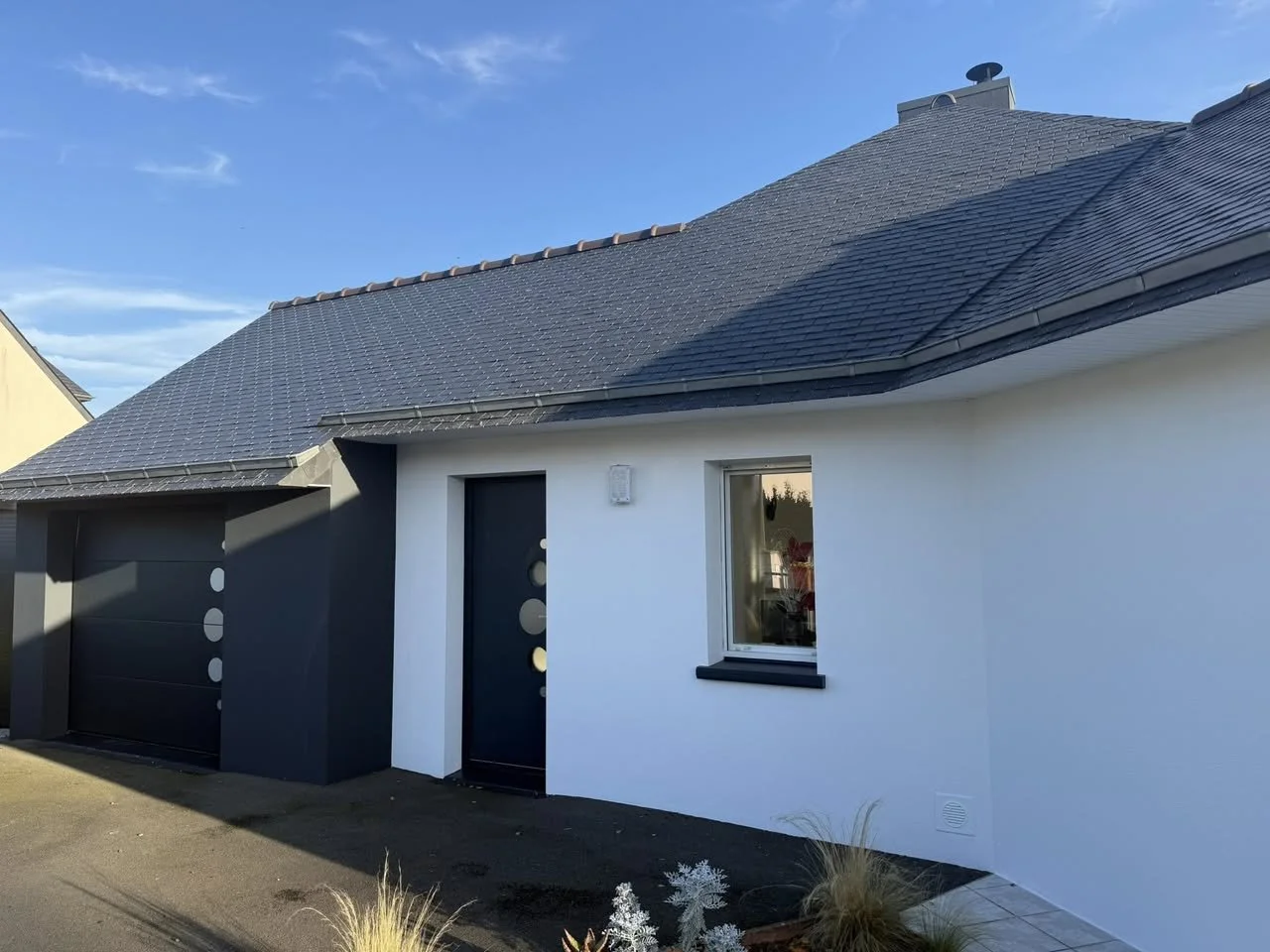 Ravalement de façade en Côtes d’Armor : préparez vos travaux dès le printemps