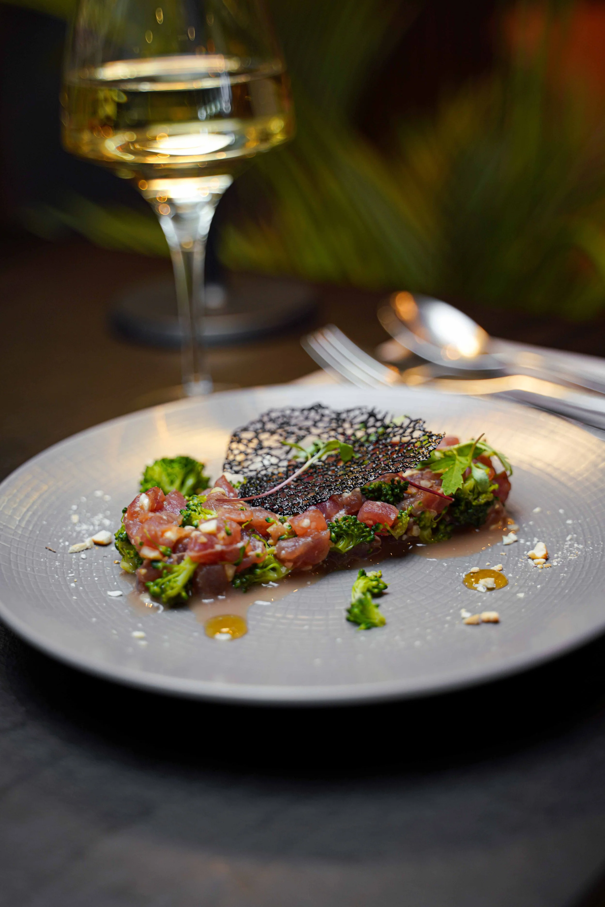 Tartare de thon sauce ponzu (soja/yuzu), noix de cajou, brocoli
