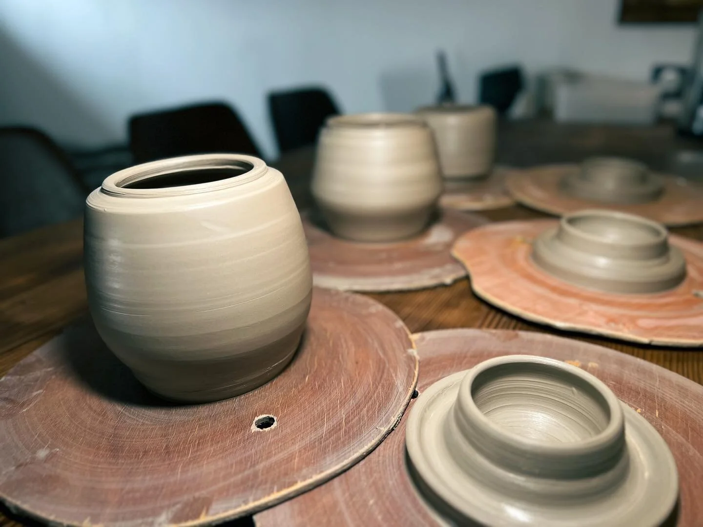 I&rsquo;m currently trying to improve my teapot making skills. I&rsquo;ll focus on the lids first by making lots of lidded jars. I&rsquo;m trying out different shapes of the jar body and the lid and working on getting them to fit nice and tightly. #p