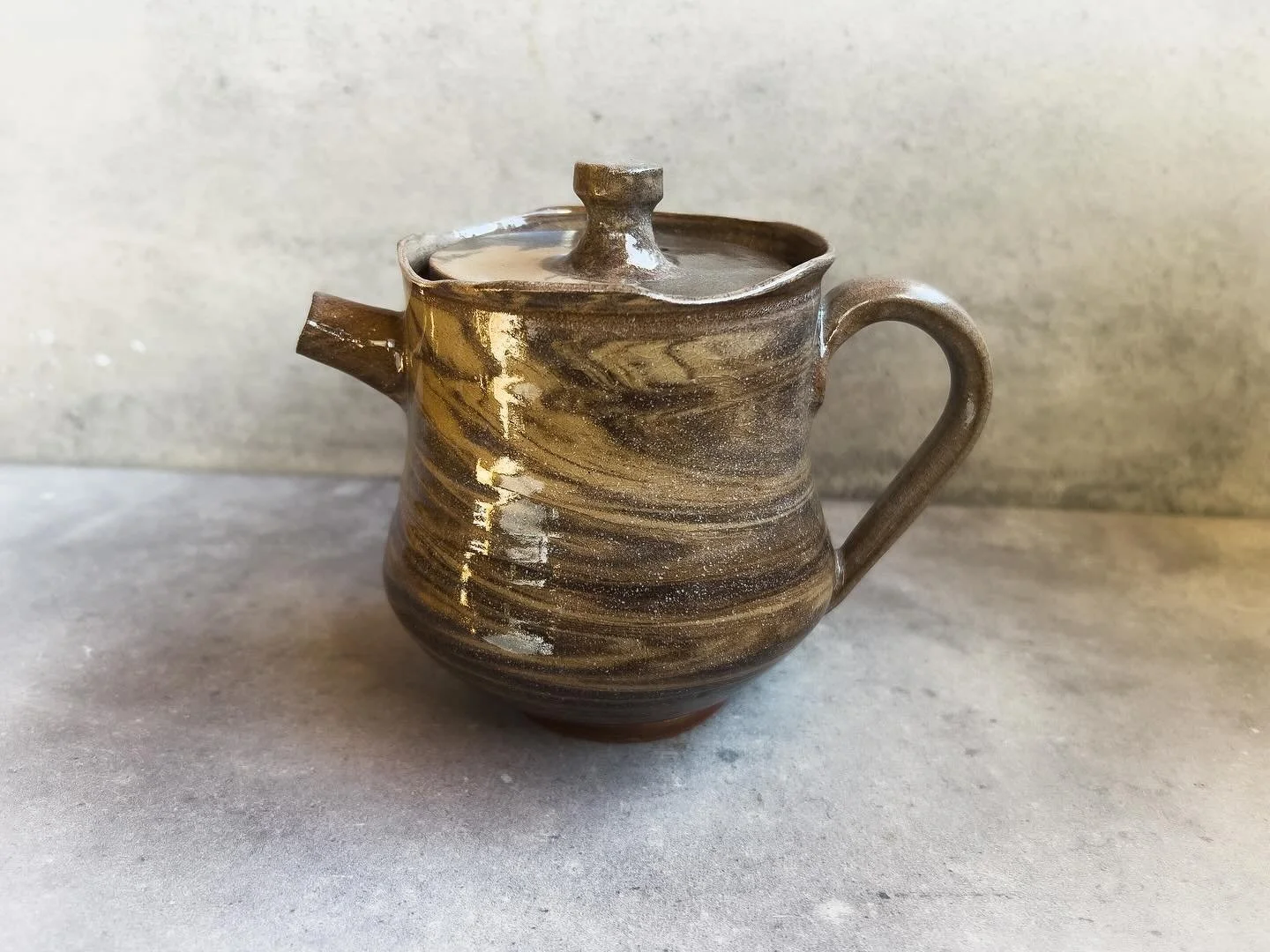 This is my first teapot using marbled clay. I had to attach the spout and handle slightly differently than normal to avoid smearing the marble. The marble is a mixture of 2 naturally coloured clays from Puisaye in France. I&rsquo;ve coated the outsid