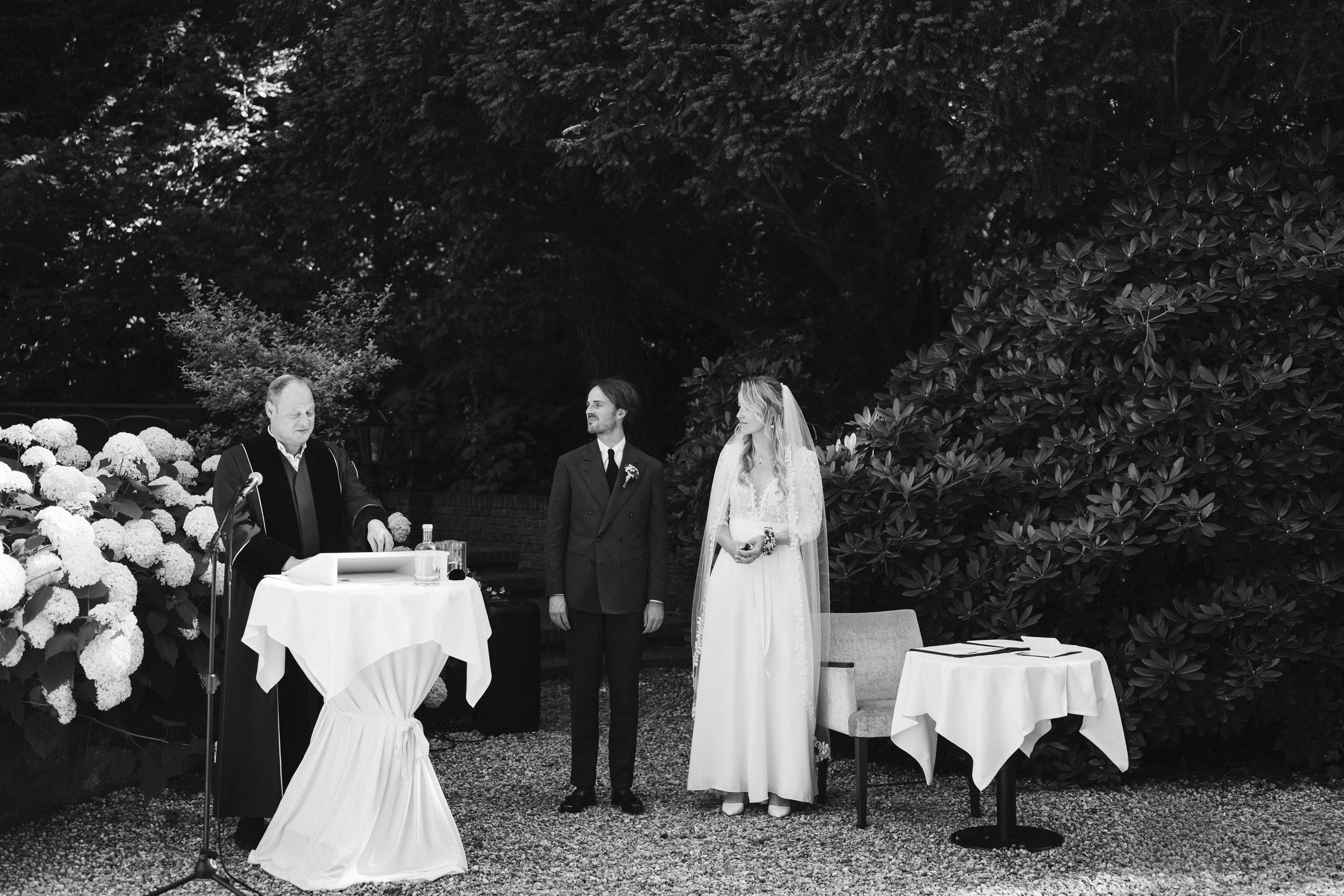 Oxfordshire-Garden-Wedding-Photographer-326.jpg