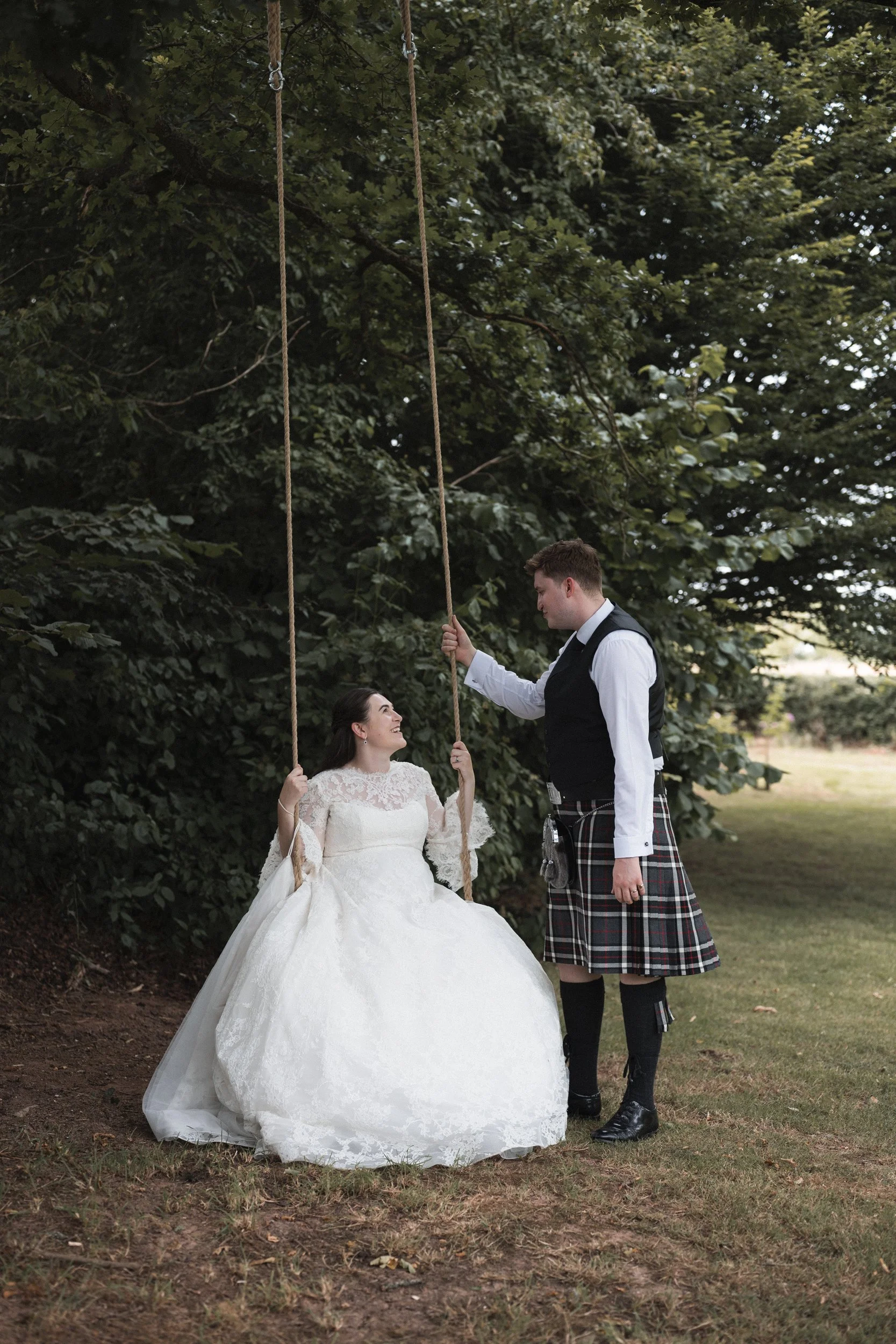Oxfordshire-Wedding-Photographer-122.jpg