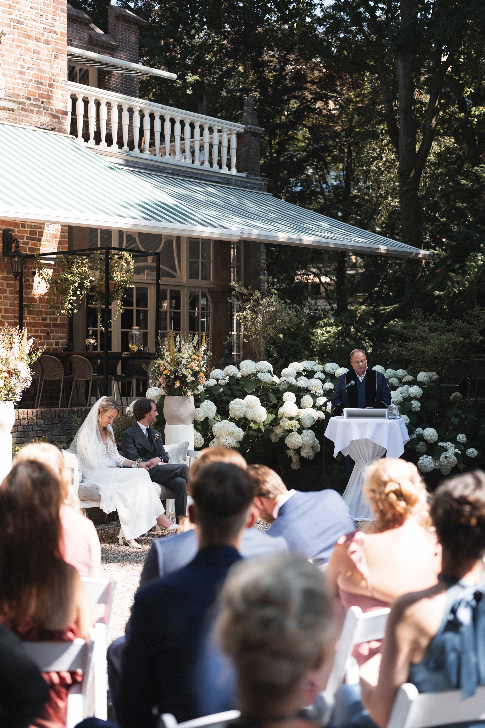 Oxfordshire-Garden-Wedding-Photographer-254.jpg