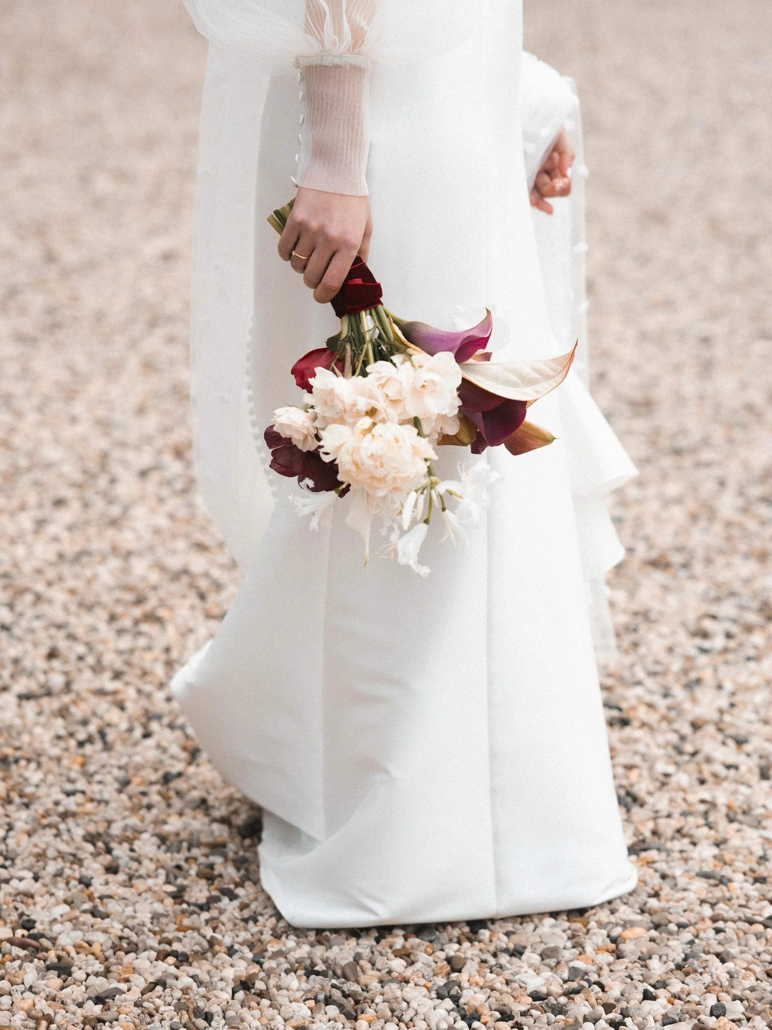 I absolutely loved Christine&rsquo;s wedding dress - super elegant and perfectly styled for a winter wedding. She paired it beautifully with a rich seasonal bouquet that complemented the whole look effortlessly. 

But for me, the real showstopper had