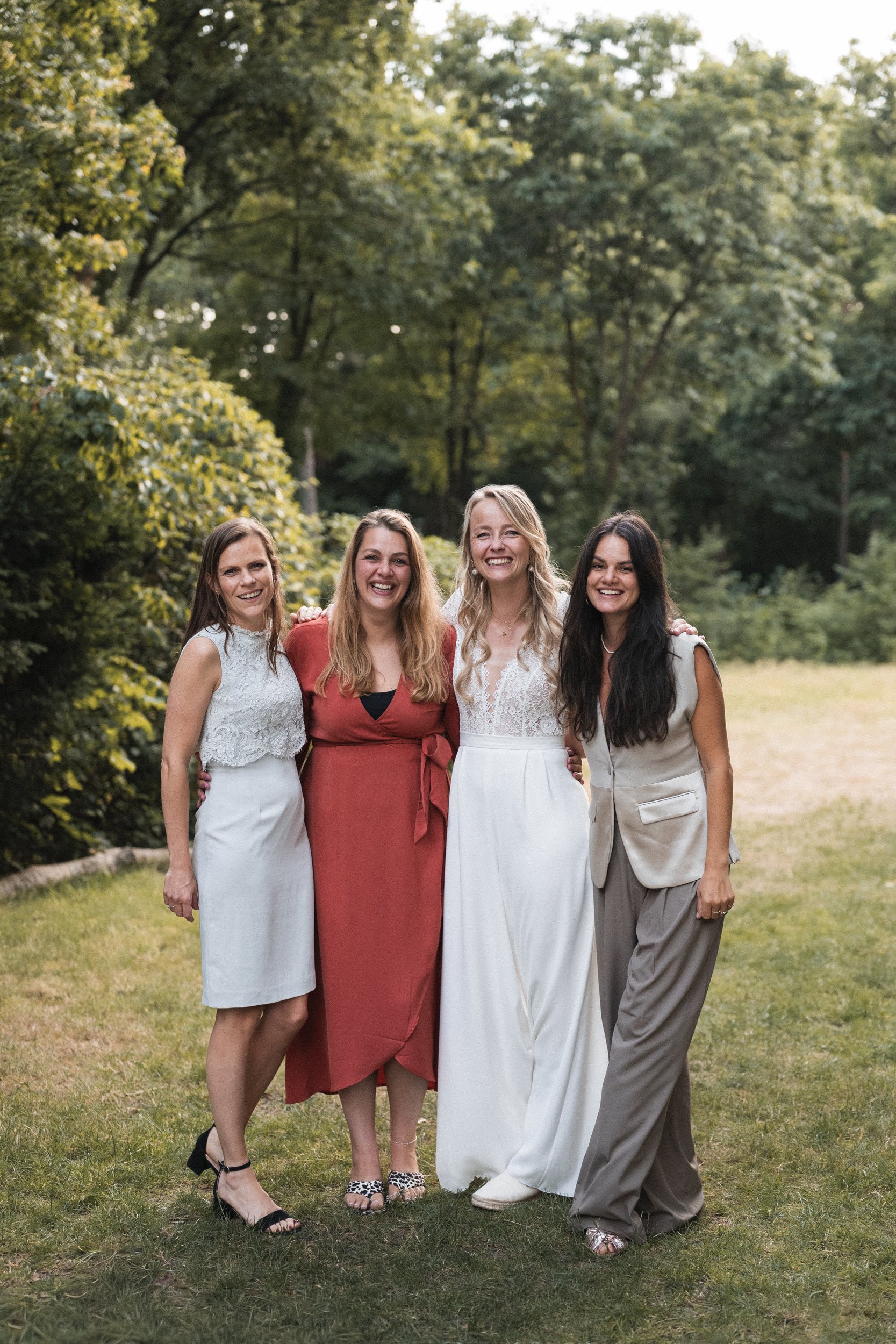 Oxfordshire-Garden-Wedding-Photographer-570.jpg