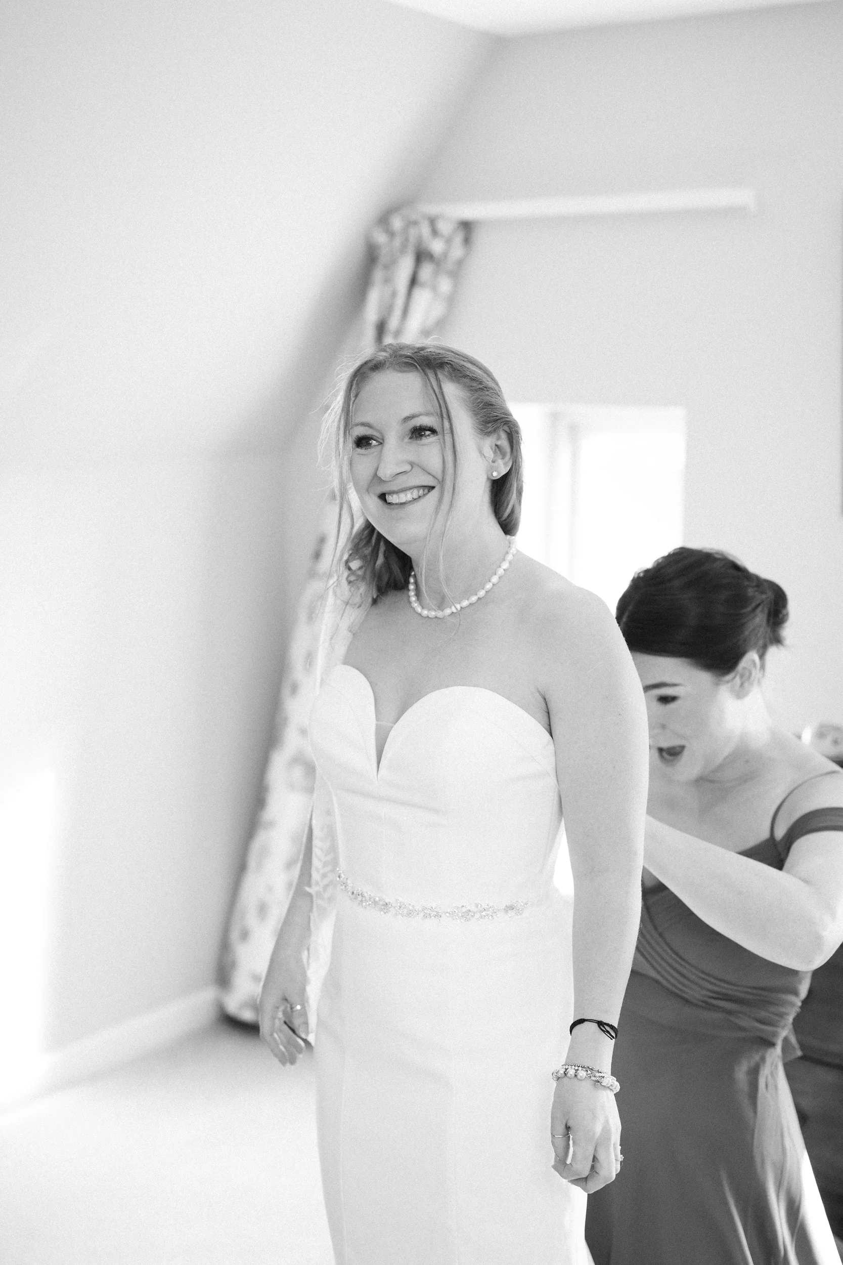 wedding-huntsmill-farm-buckinghamshire-bride-groom-couple-portraits-24.jpg