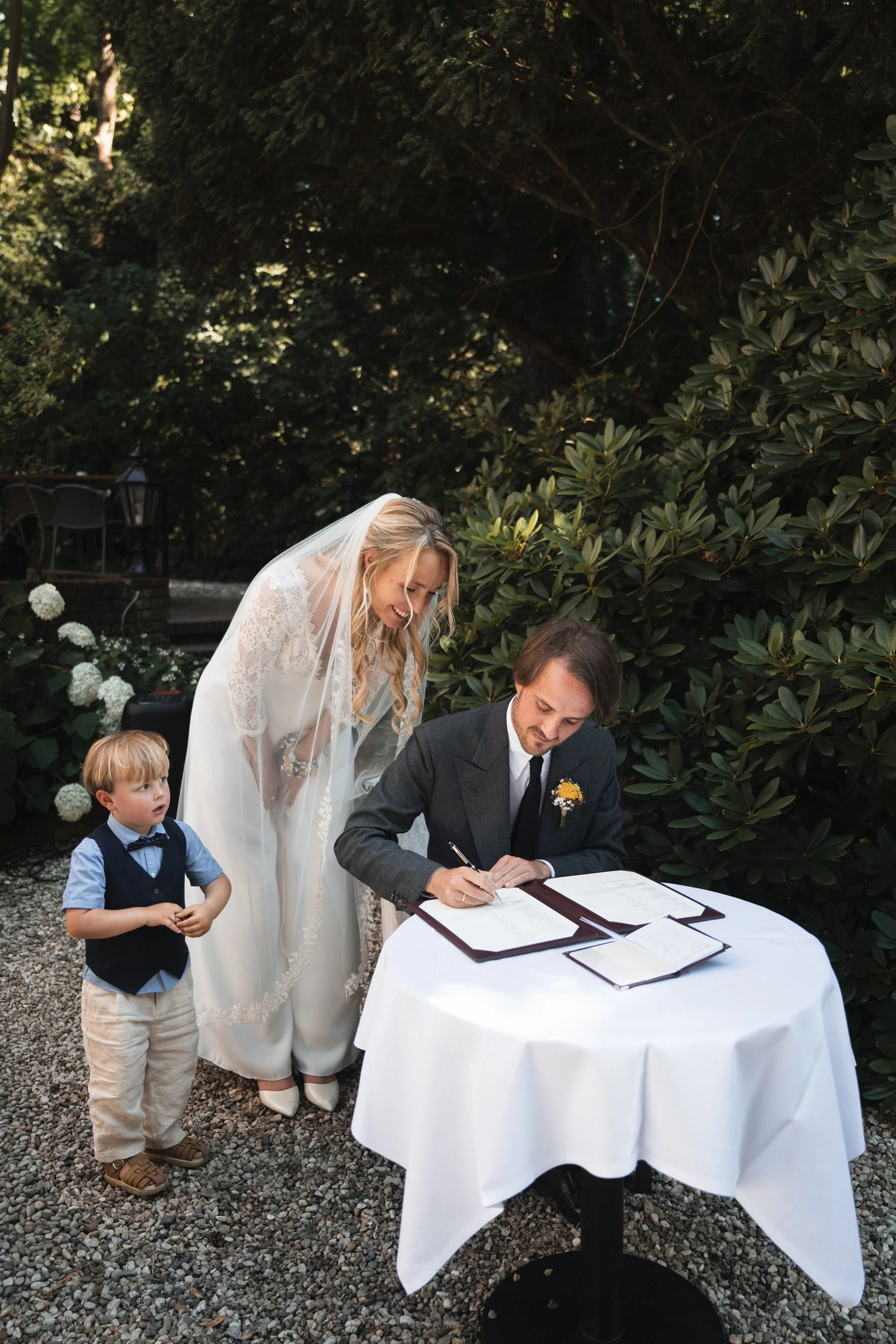 Oxfordshire-Garden-Wedding-Photographer-317.jpg