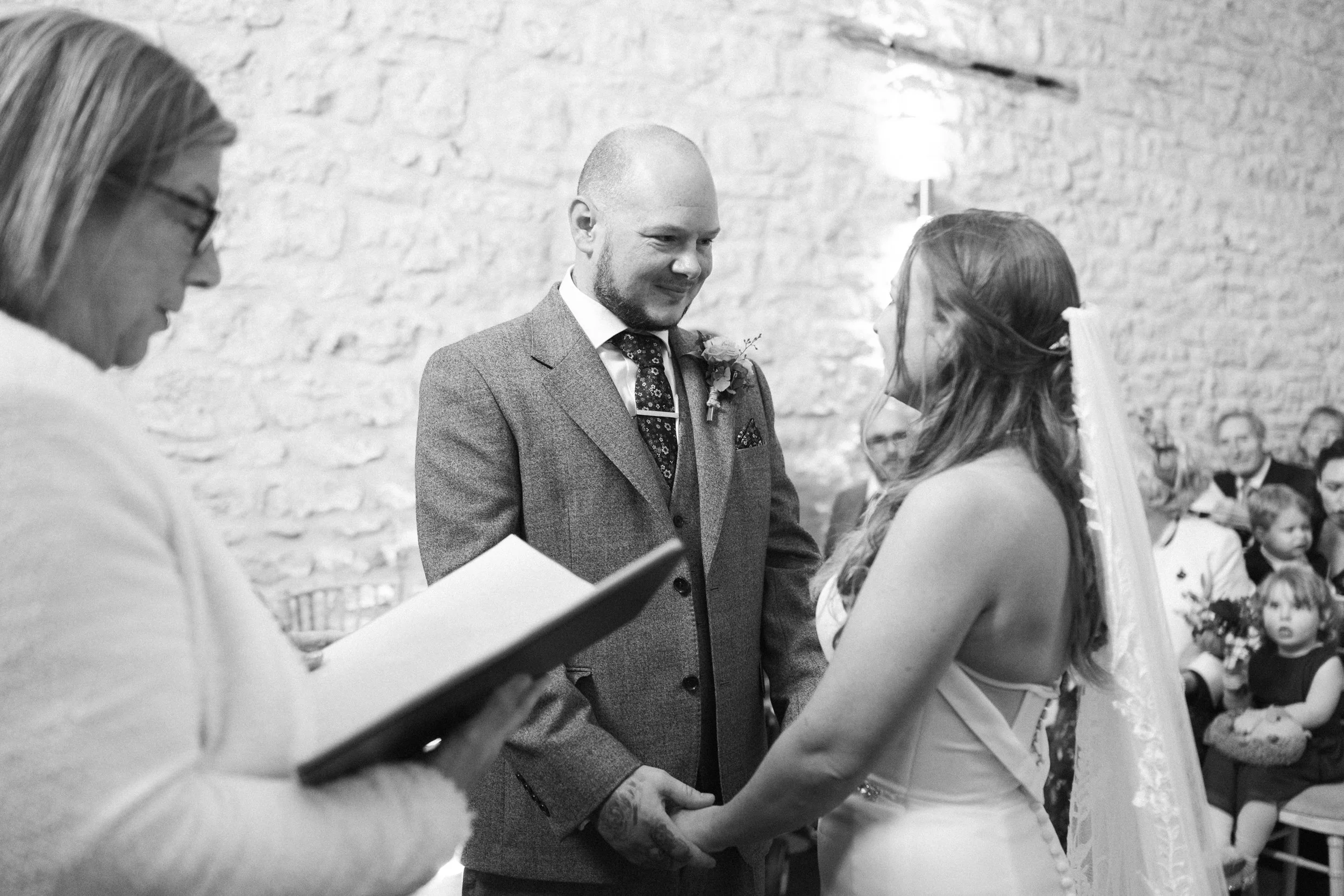wedding-huntsmill-farm-buckinghamshire-bride-groom-couple-portraits-35.jpg
