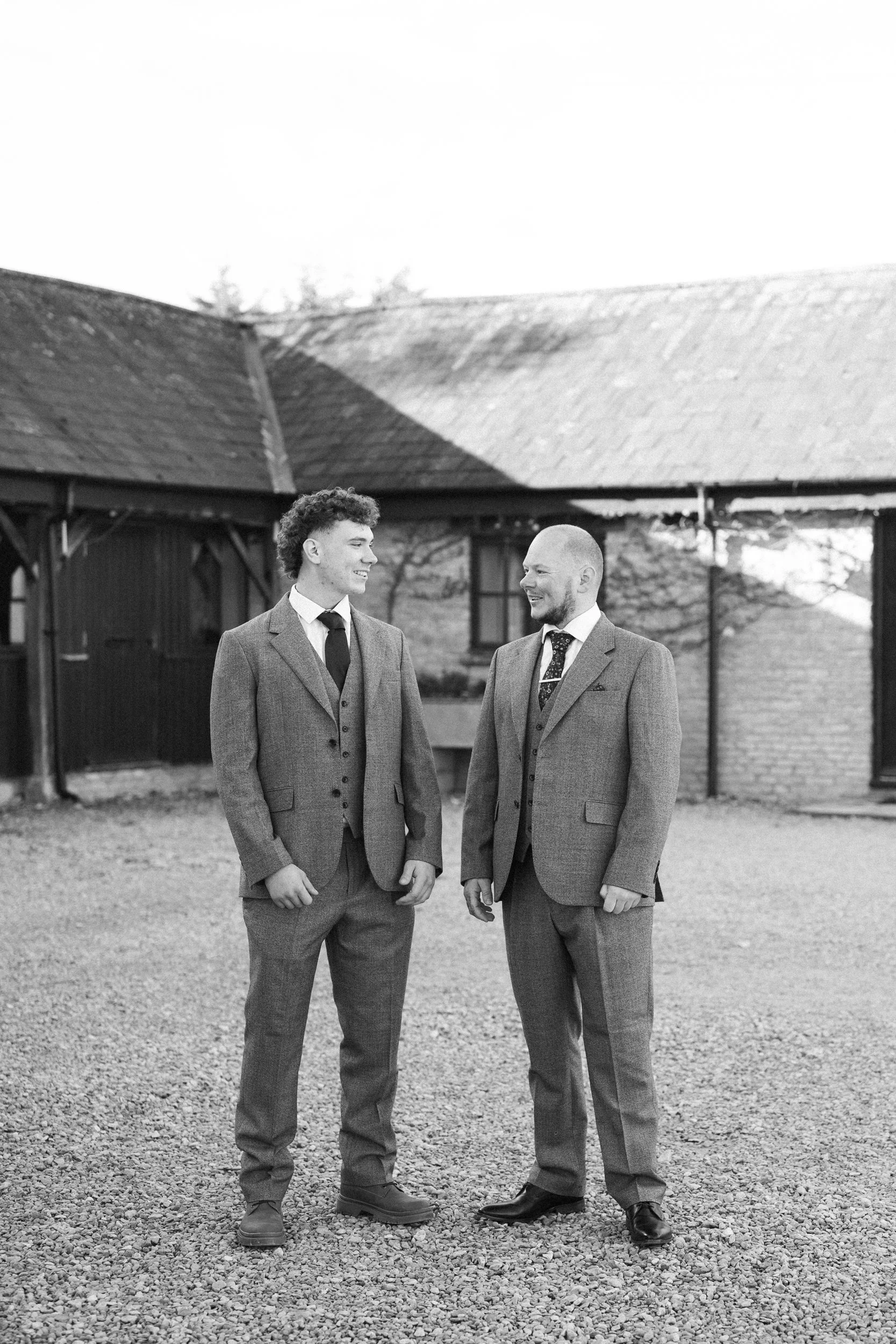 wedding-huntsmill-farm-buckinghamshire-bride-groom-couple-portraits-14.jpg