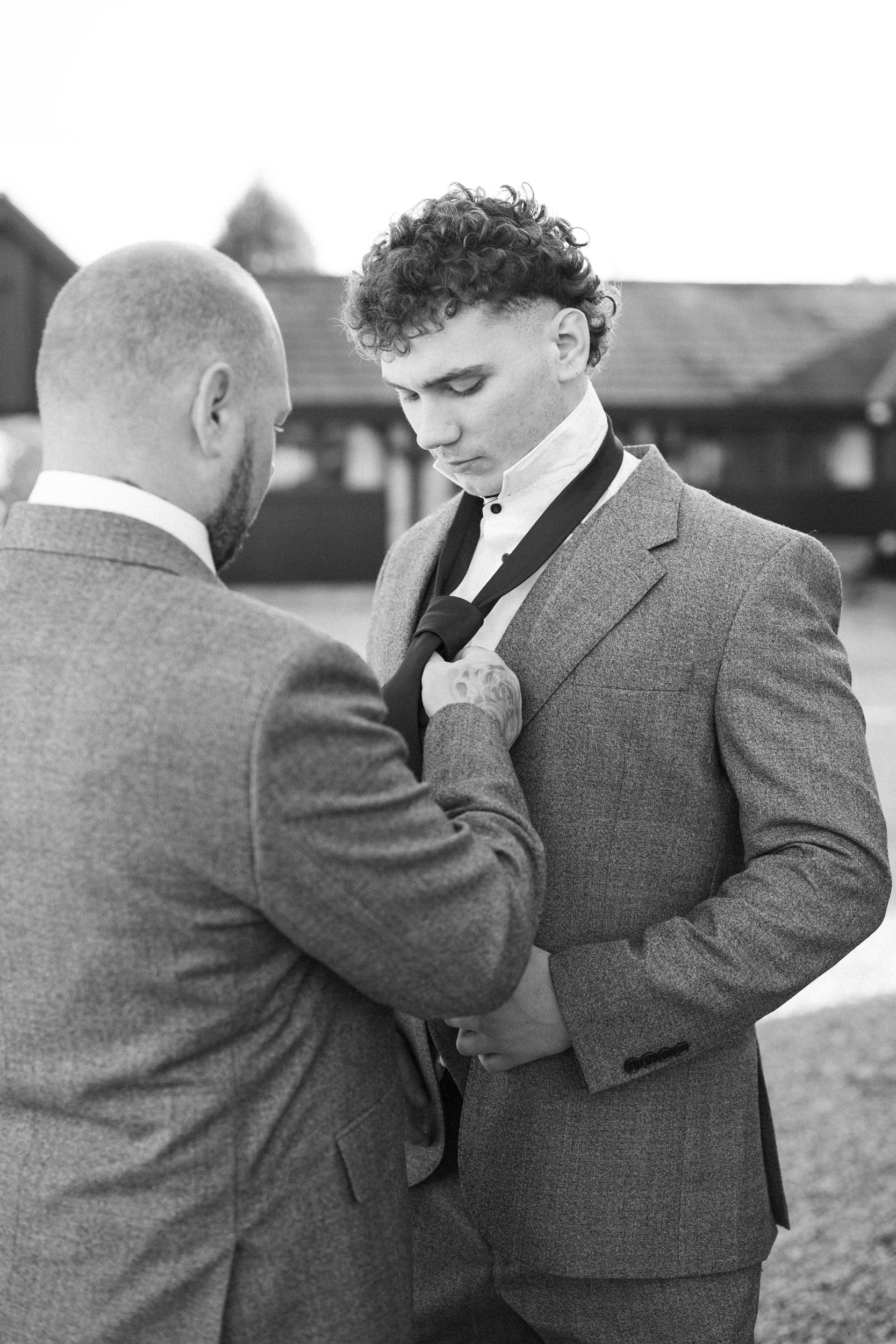 wedding-huntsmill-farm-buckinghamshire-bride-groom-couple-portraits-07.jpg