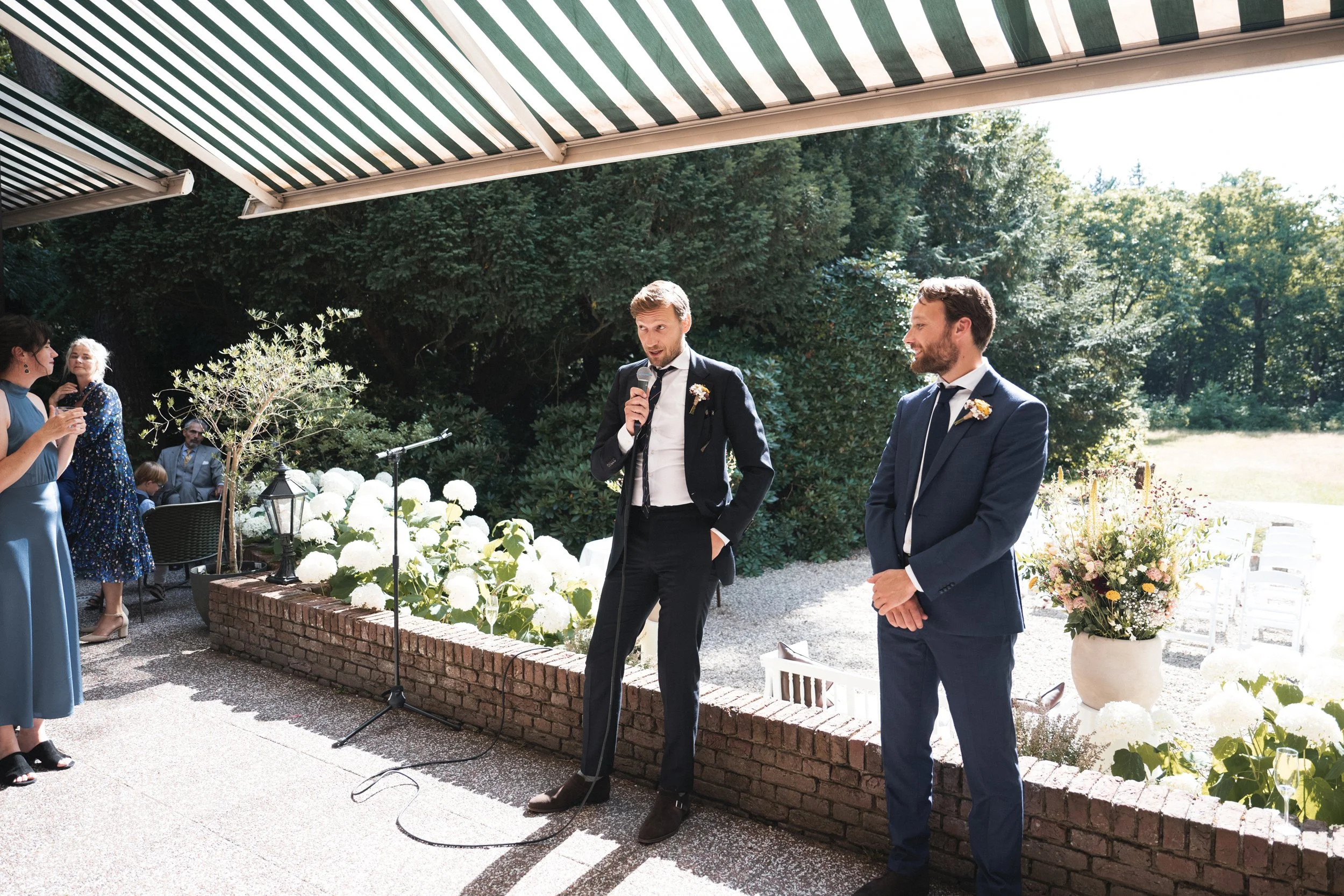 Oxfordshire-Garden-Wedding-Photographer-382.jpg