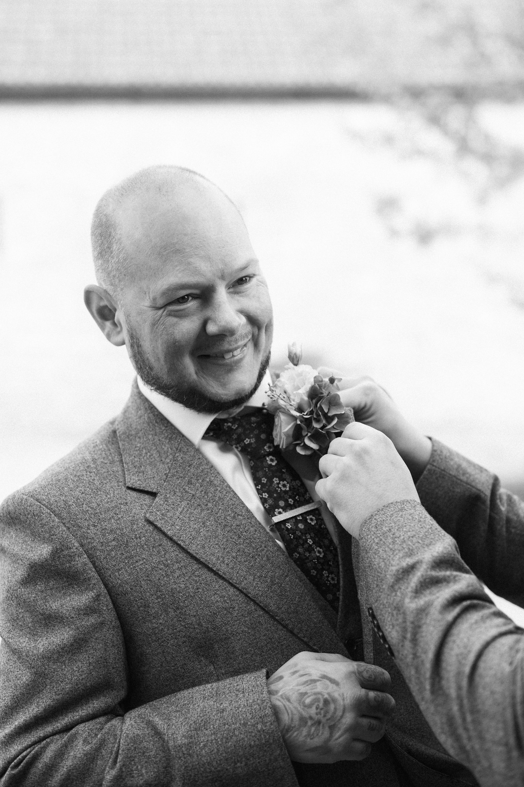 wedding-huntsmill-farm-buckinghamshire-bride-groom-couple-portraits-10.jpg