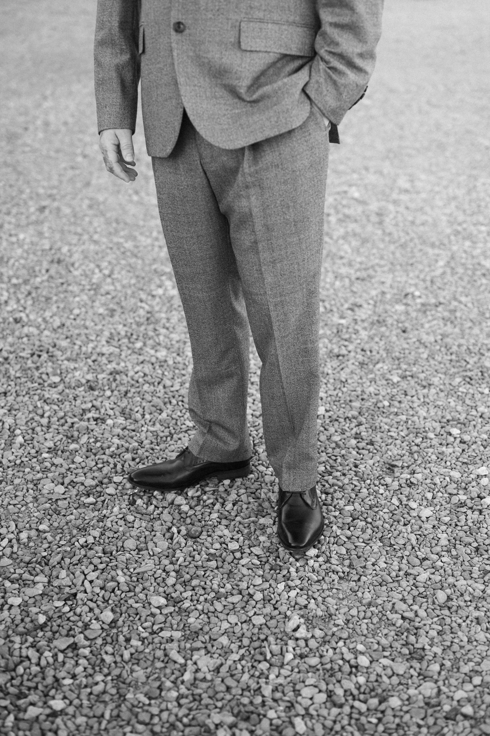 wedding-huntsmill-farm-buckinghamshire-bride-groom-couple-portraits-12.jpg