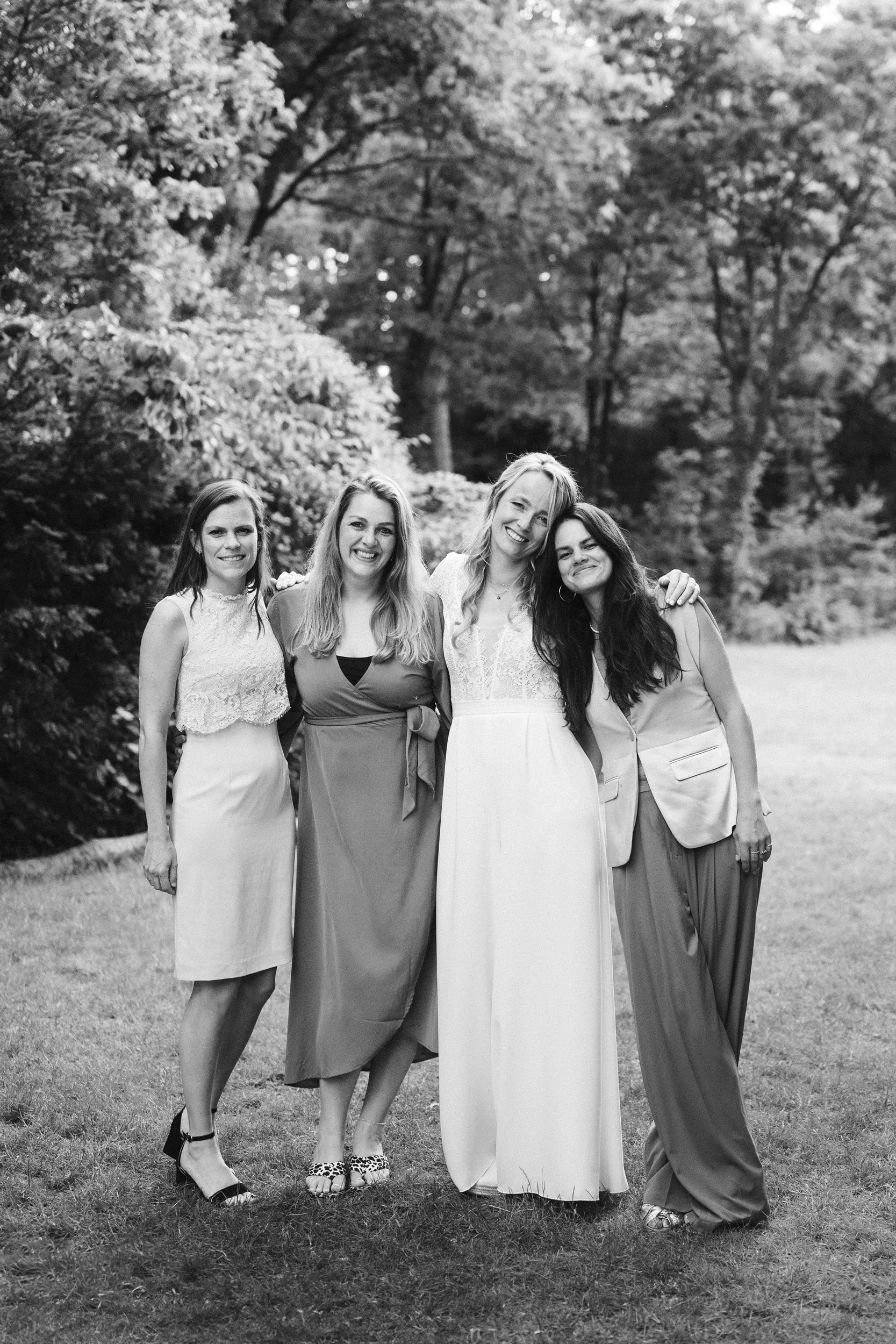 Oxfordshire-Garden-Wedding-Photographer-569.jpg
