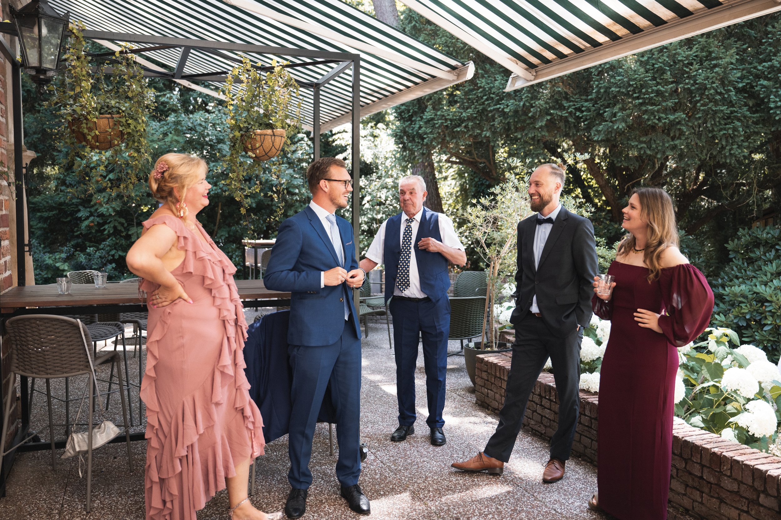 Oxfordshire-Garden-Wedding-Photographer-105.jpg