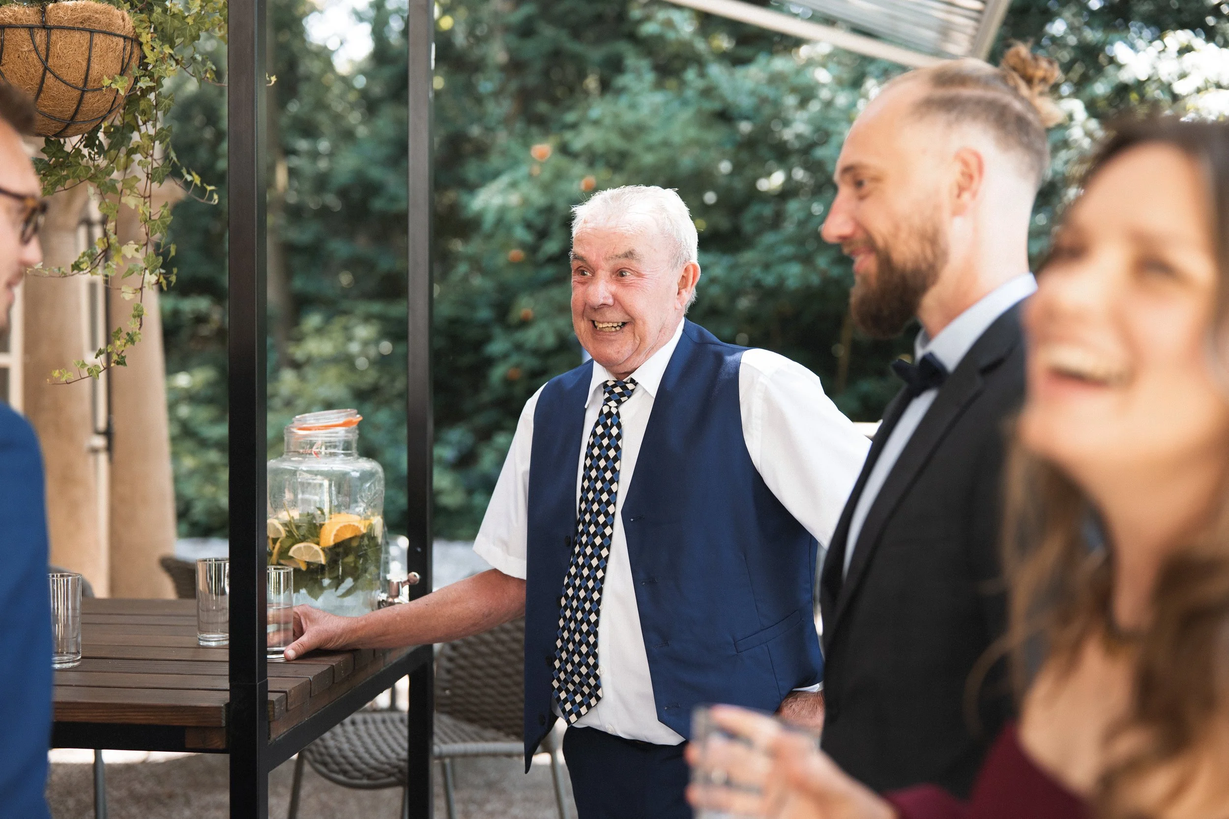 Oxfordshire-Garden-Wedding-Photographer-106.jpg