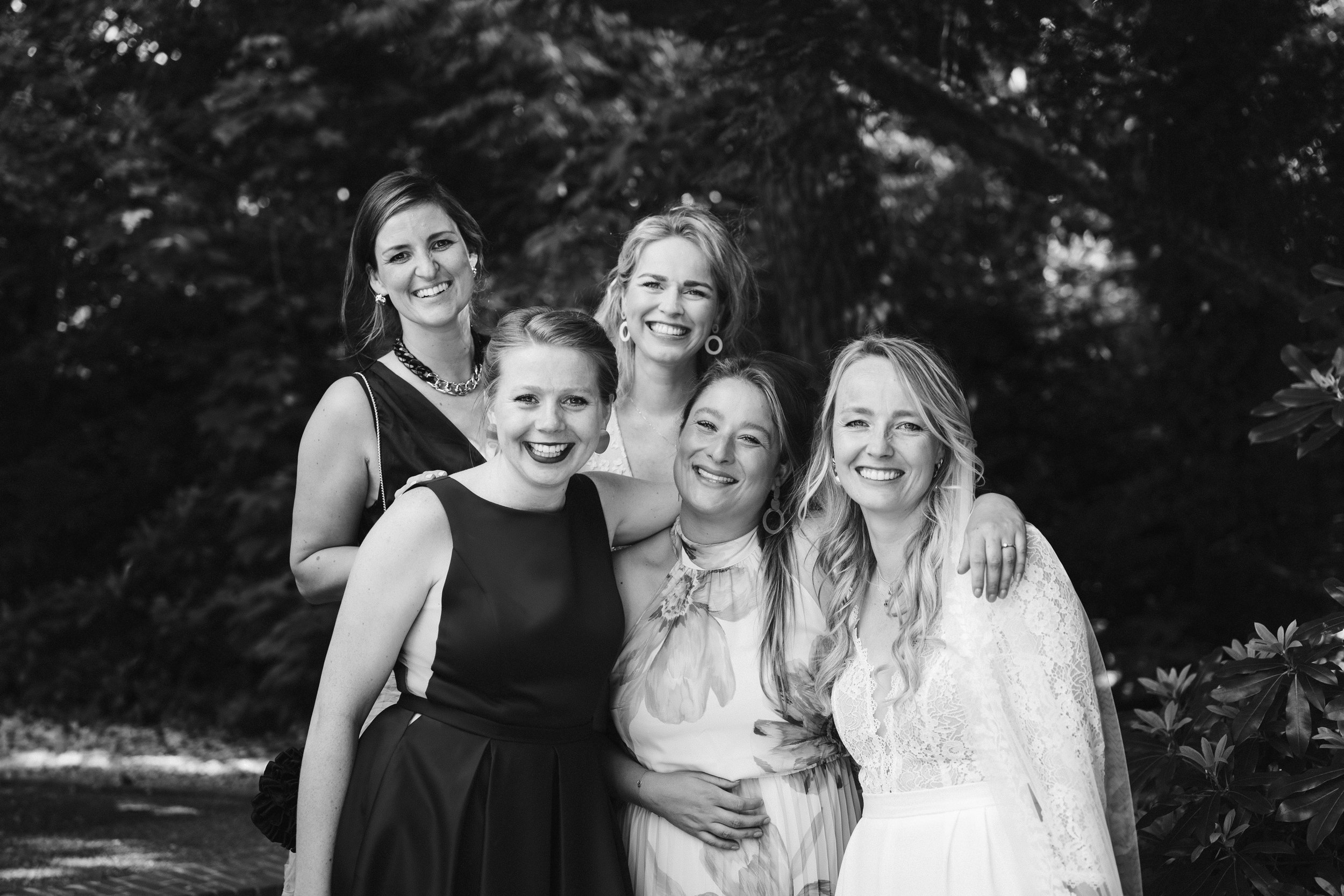 Oxfordshire-Garden-Wedding-Photographer-370.jpg