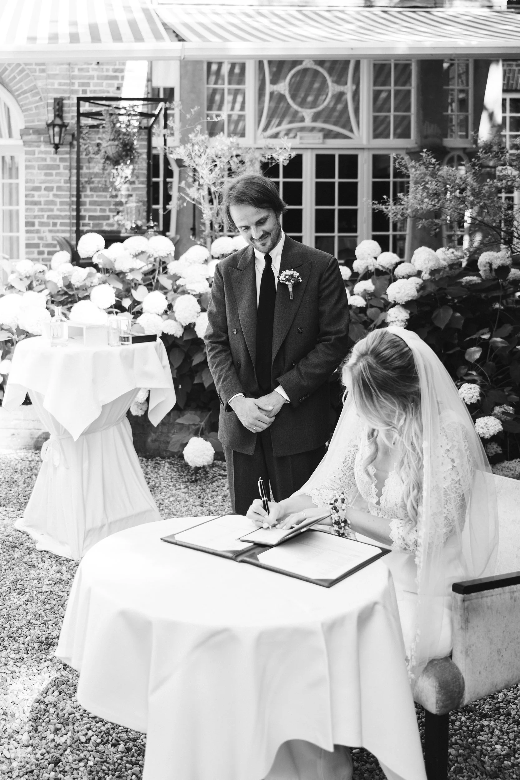 Oxfordshire-Garden-Wedding-Photographer-315.jpg