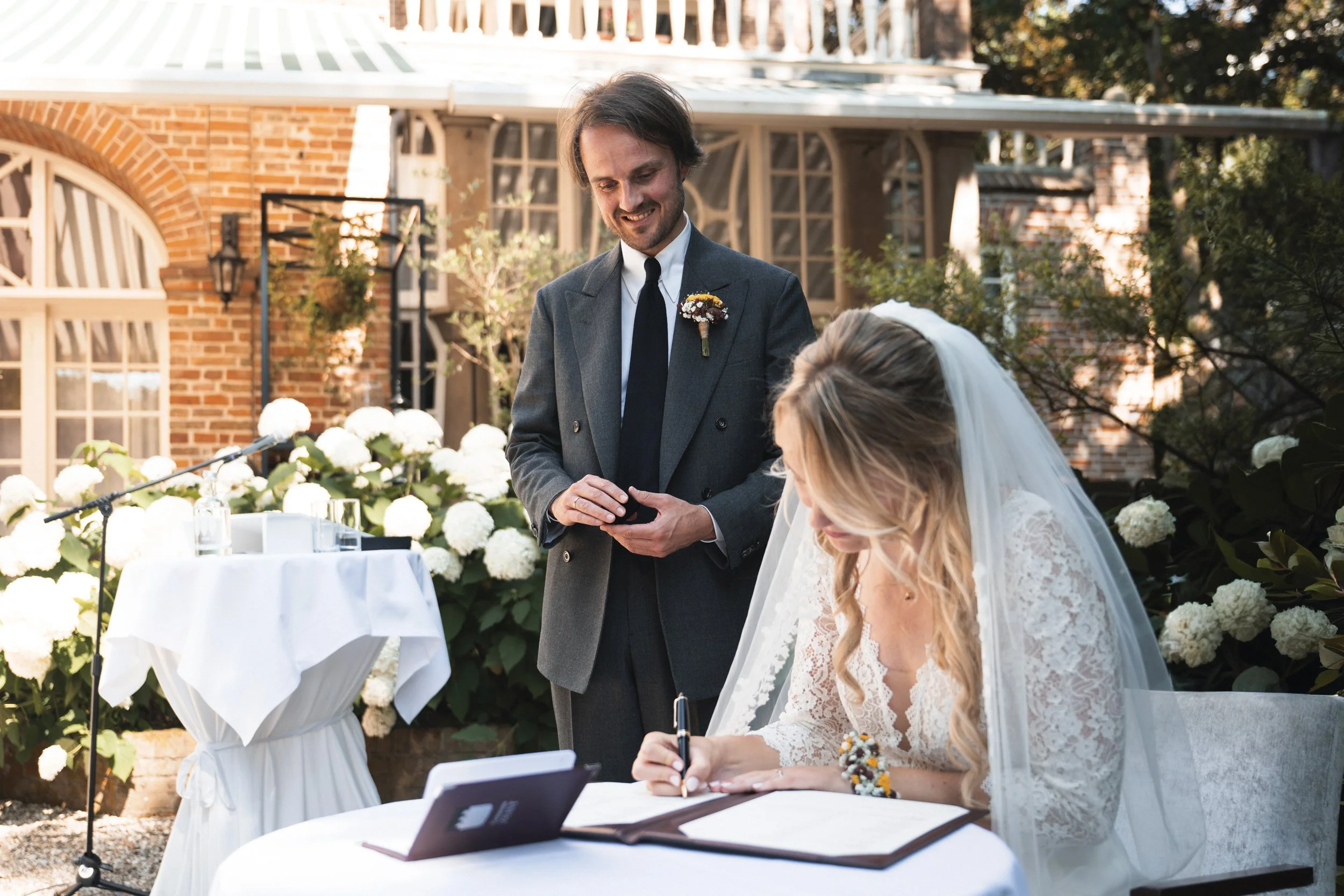 Oxfordshire-Garden-Wedding-Photographer-314.jpg