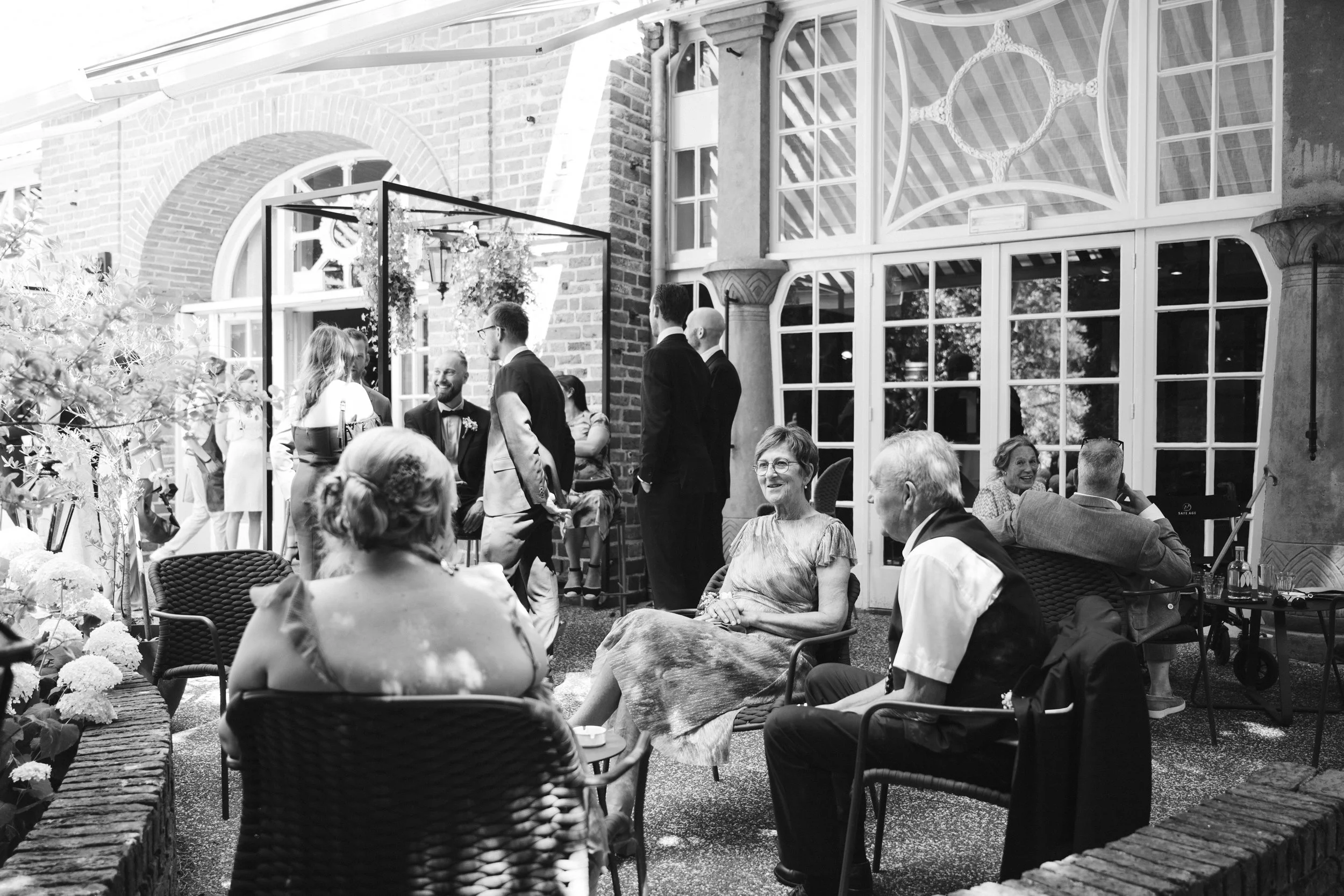 Oxfordshire-Garden-Wedding-Photographer-214.jpg