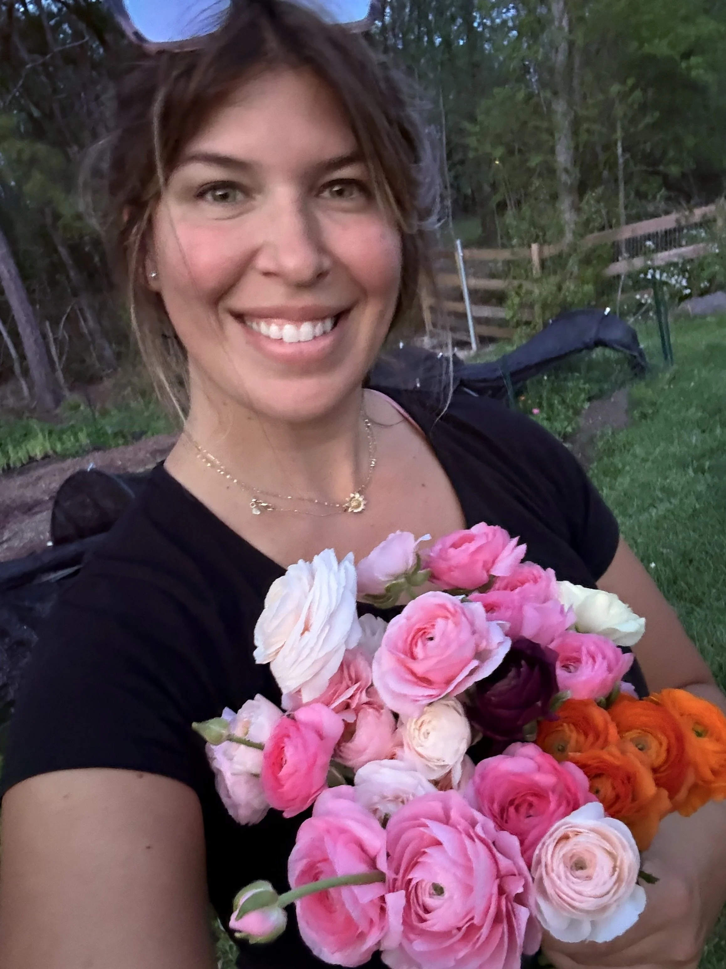 local flower farm texas grown specialty cut flower ranunculus in Montgomery, Texas using sustainable practices, no pesticides and harmful chemicals so they are safe for your family
