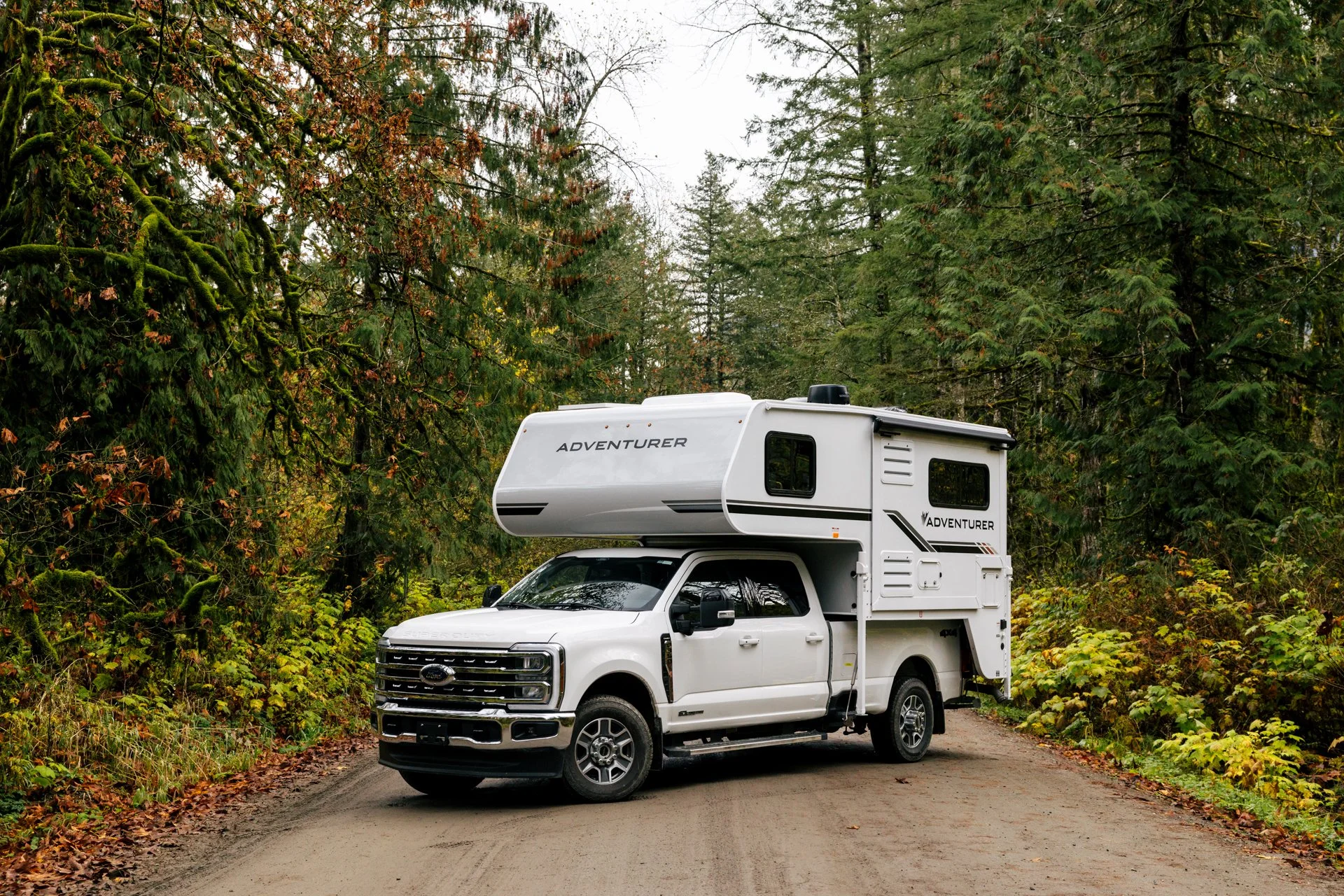 Adventurer_89RBS_Truckcamper21.jpg
