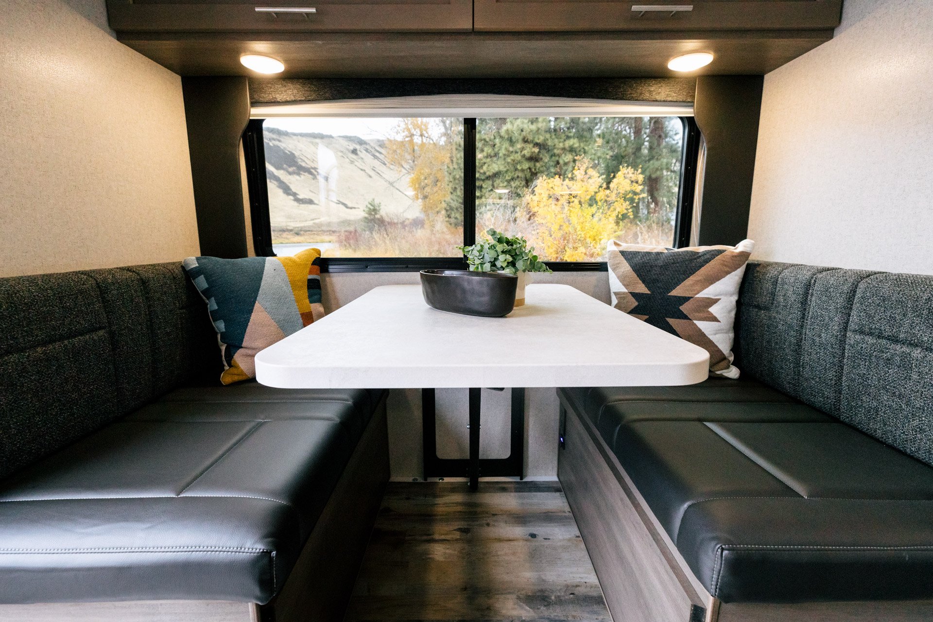 Adventurer_901SB_Truckcamper16.jpg