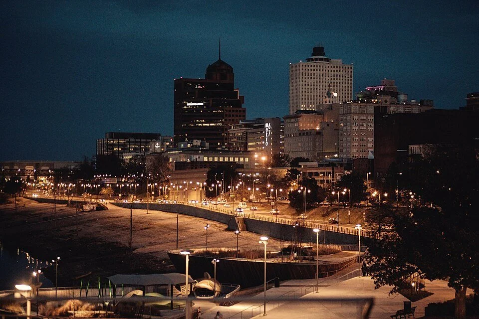 Memphis, Tennessee skyline at night