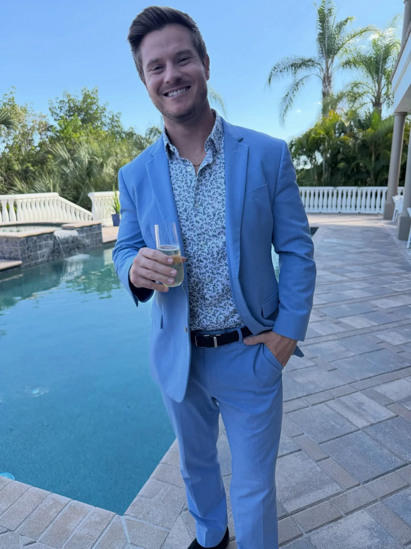 My heart is so full after this weekend ❤️ 
A ton of beach time, celebrating at my friends beautiful wedding, spending time with people that mean the world to me. These are memories I&rsquo;ll hold close to my heart 🙂