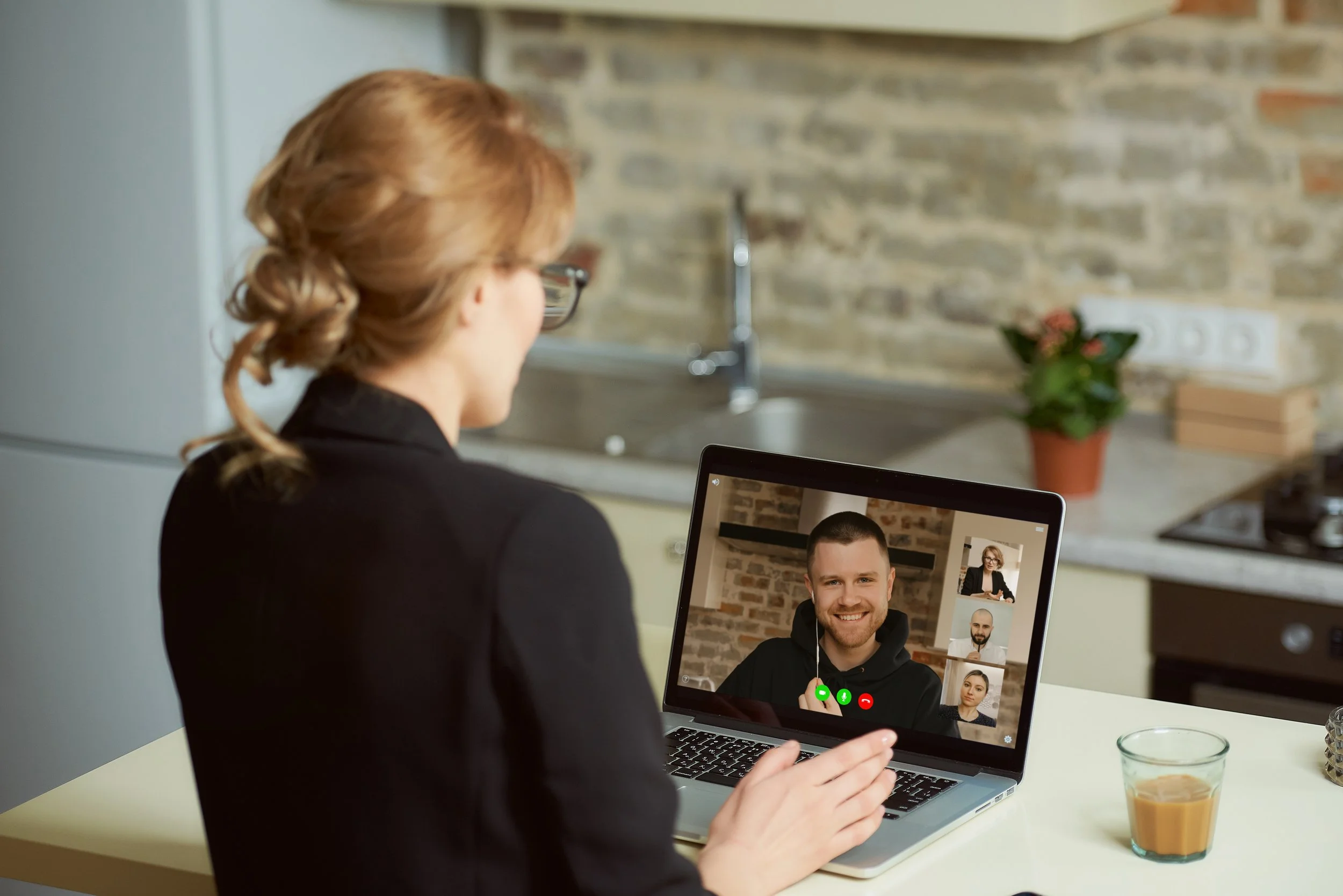 Enhancing Business Communications with Internet, VPN, Voice and Video Solutions