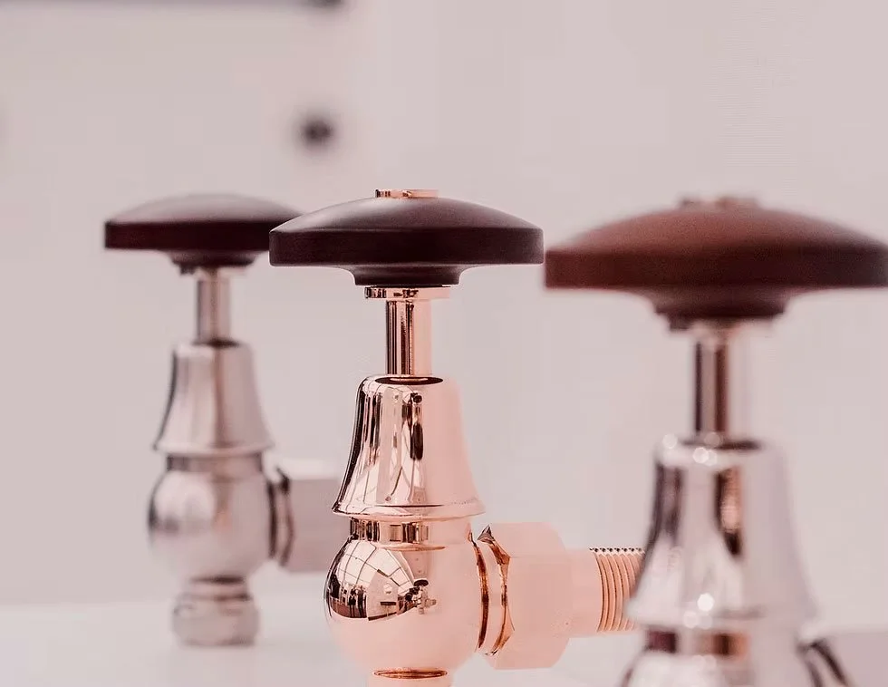 A Precisão do Acabamento: Bard &amp; Brazier no Coração do Design