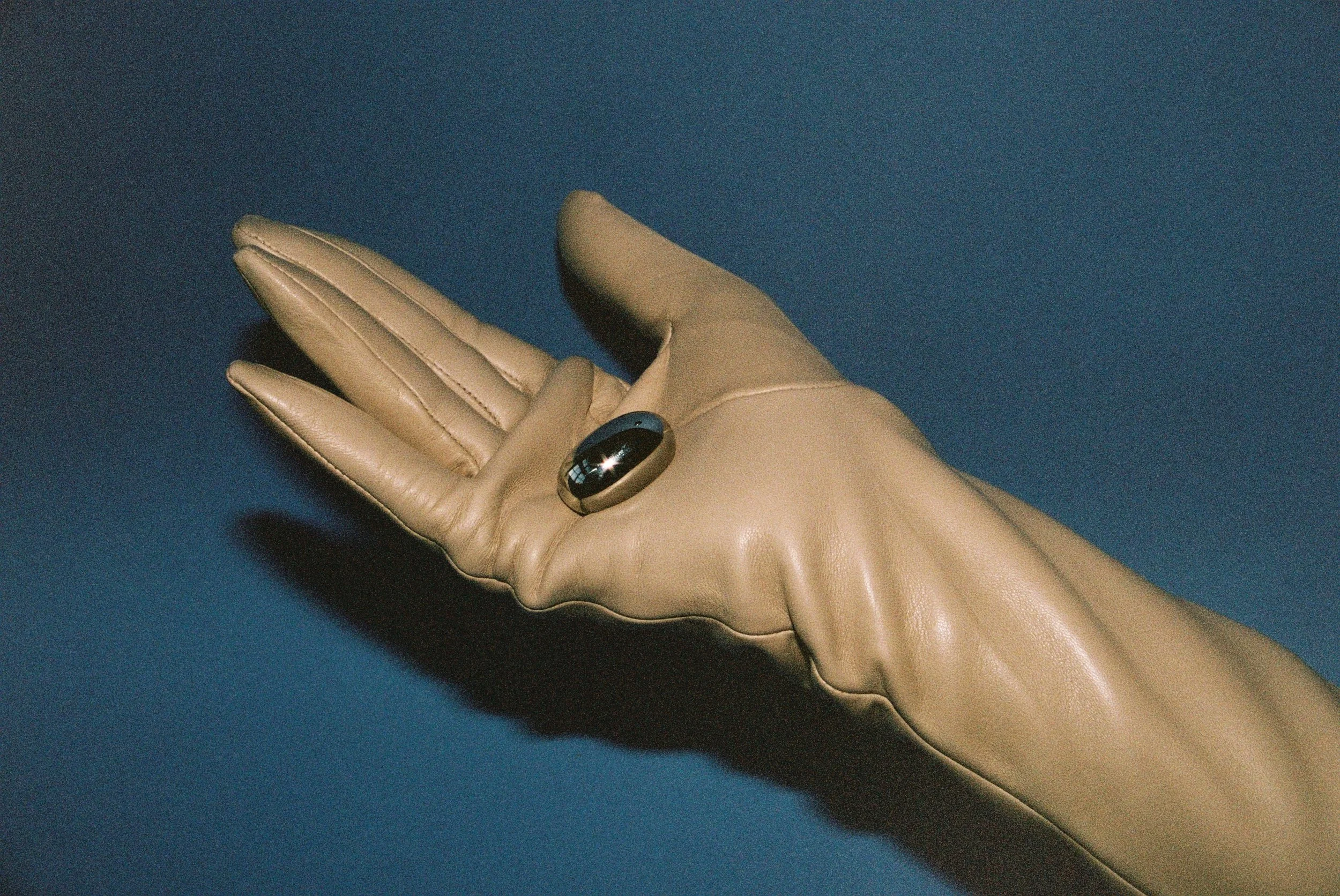 Spaces Within: Hardware escultórico que transforma o detalhe em linguagem arquitetónica