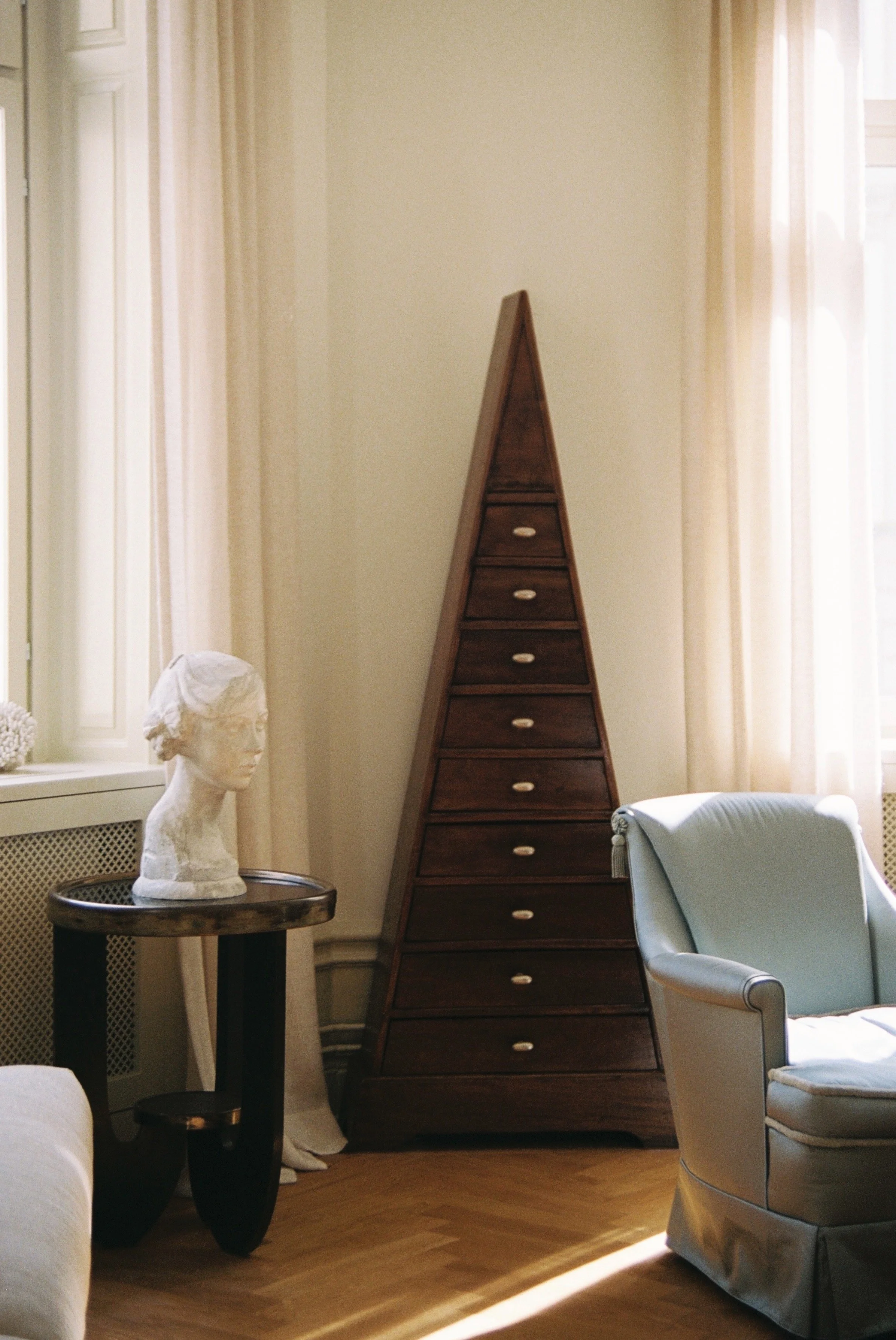 SPACES WITHIN - BLUNT SATIN NICKEL CONTEXT 2.JPG