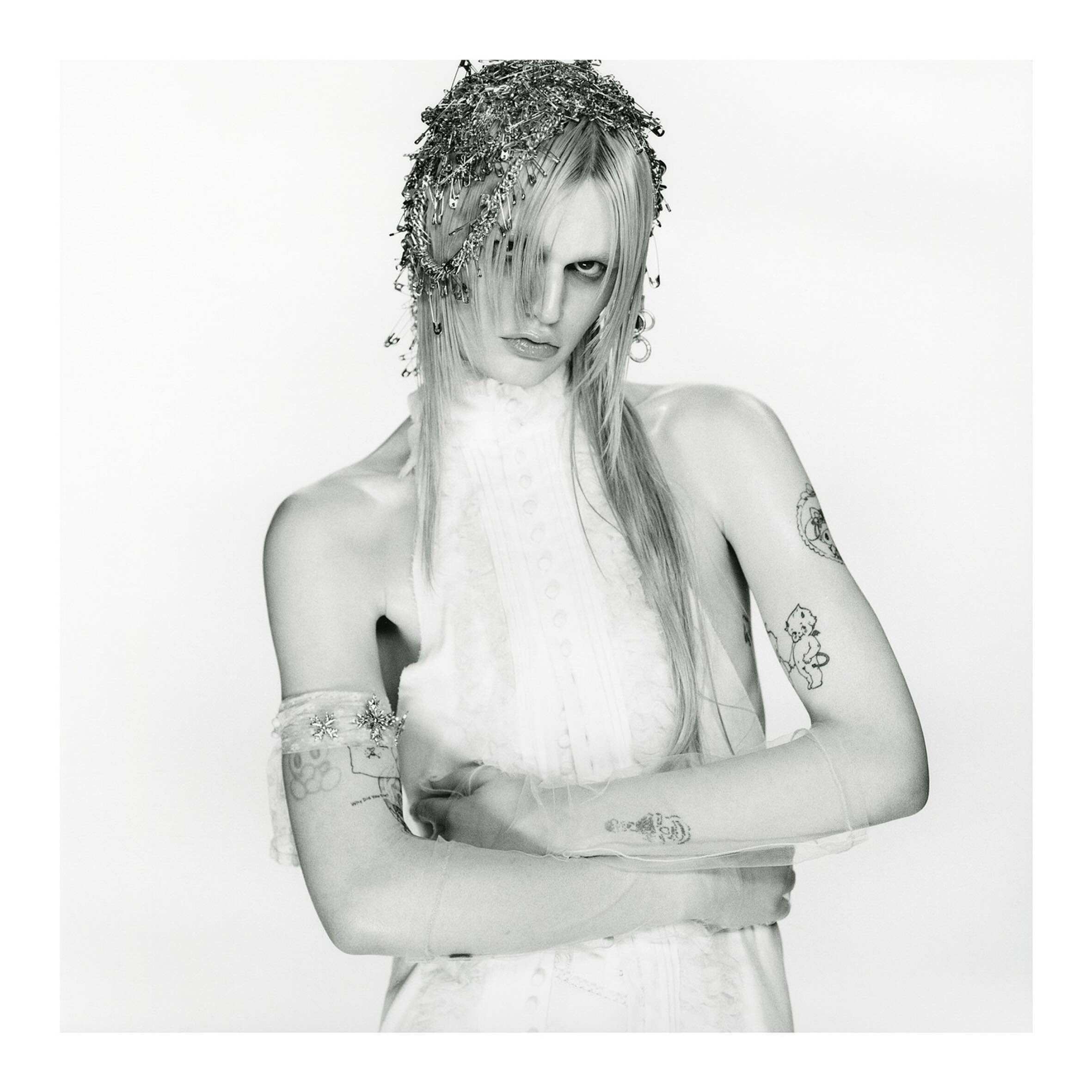HANNAH 

@jordan_hemingway 
@joebrooksmakeup 
@louissouvestre