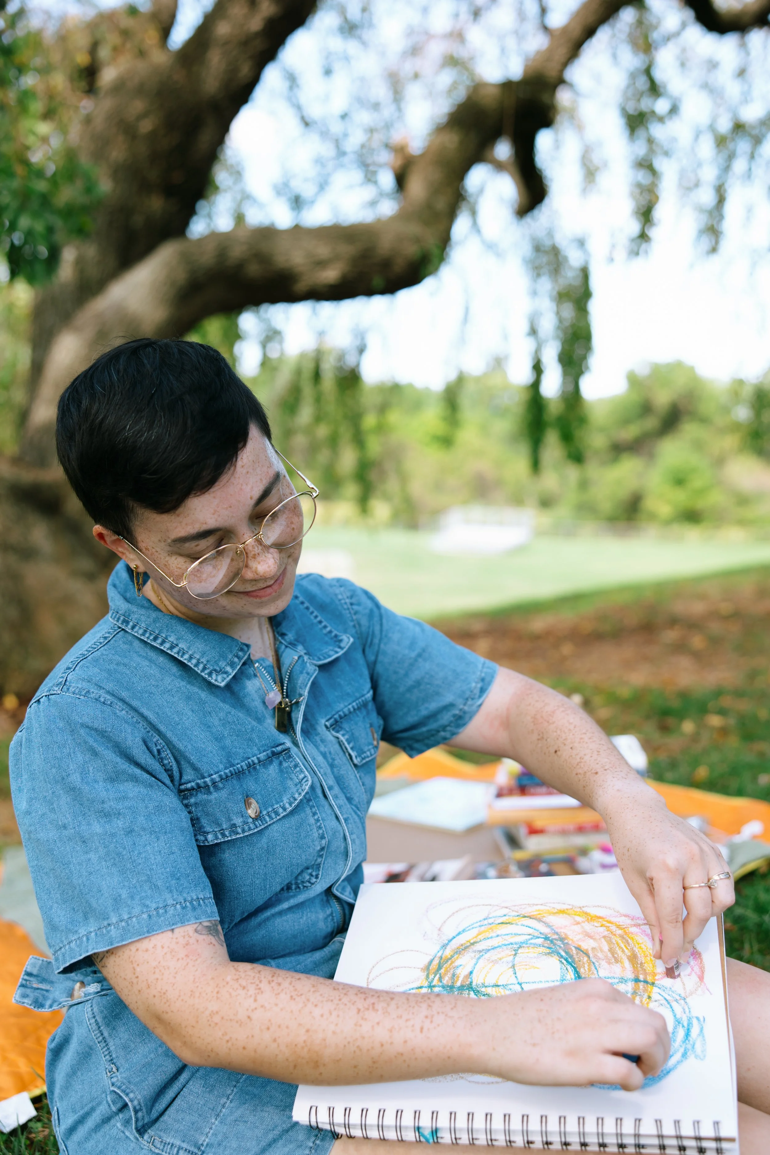 Grief therapist and art therapist Kristy Leone at Labyrinth Art and Wellness conducting an art therapy and grief counseling workshop outside in Baltimore County, Maryland.