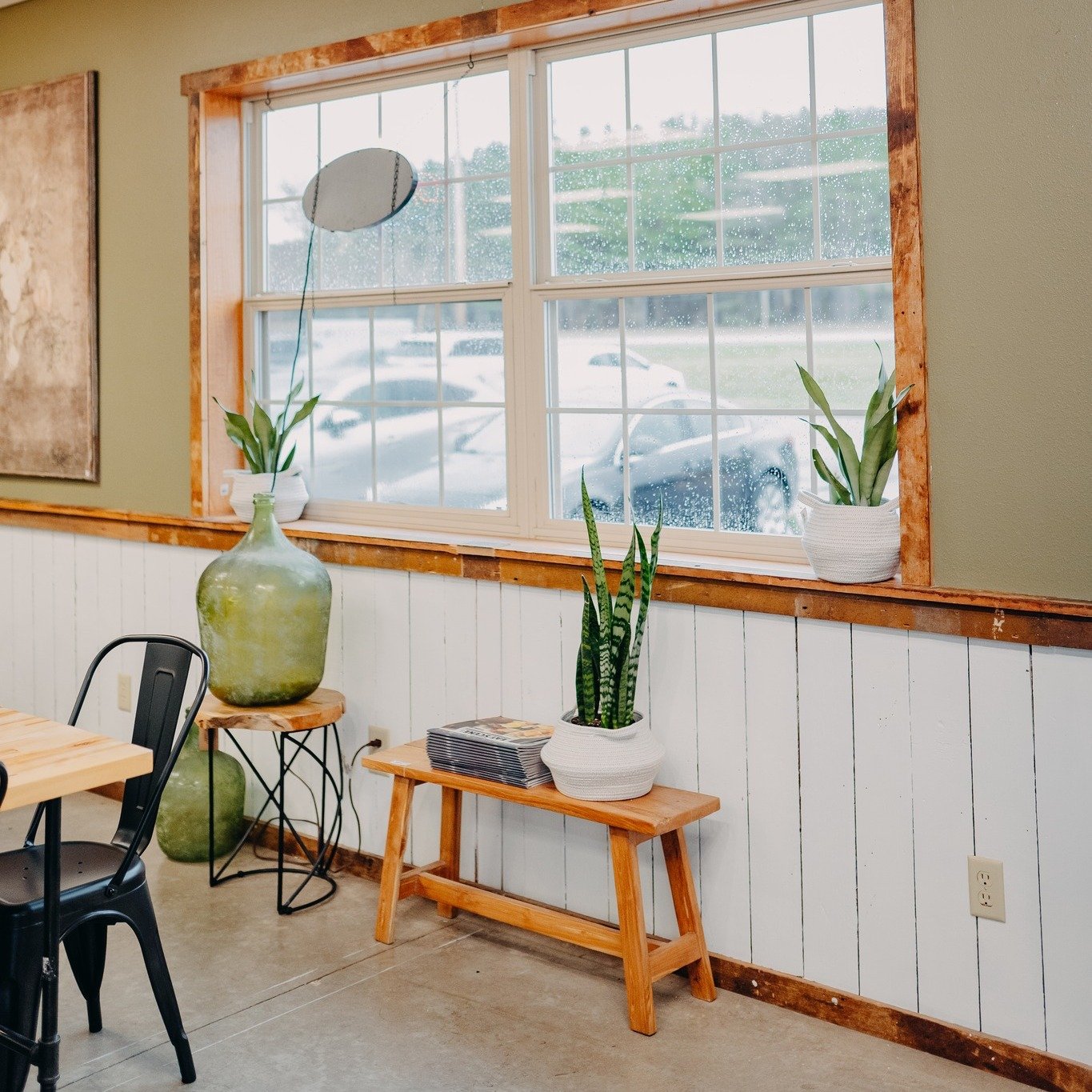 Open space, plants, the smell of coffee... does it get much better? 

all about the vibes at Five &amp; Two Cafe! 🥰

#downtoearthshops #fiveandtwocafe #cafe #eauclairecafe