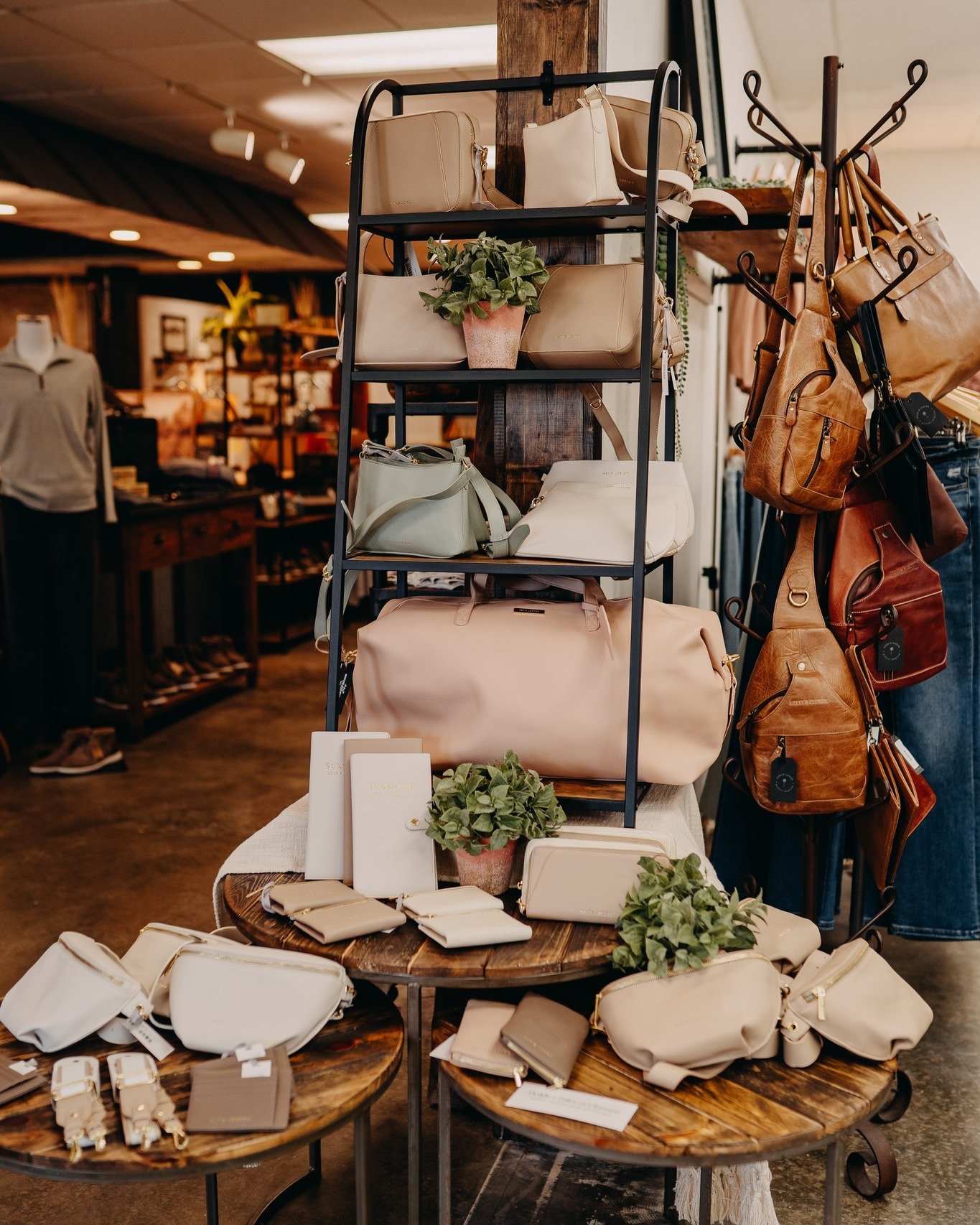 Happy Monday! 🌸 We have new bags!

You'll love the quality! These bags would make for a great, unique gift for Mom. 🥰

#mustardseedboutique #eauclaire #mothersdaygifts